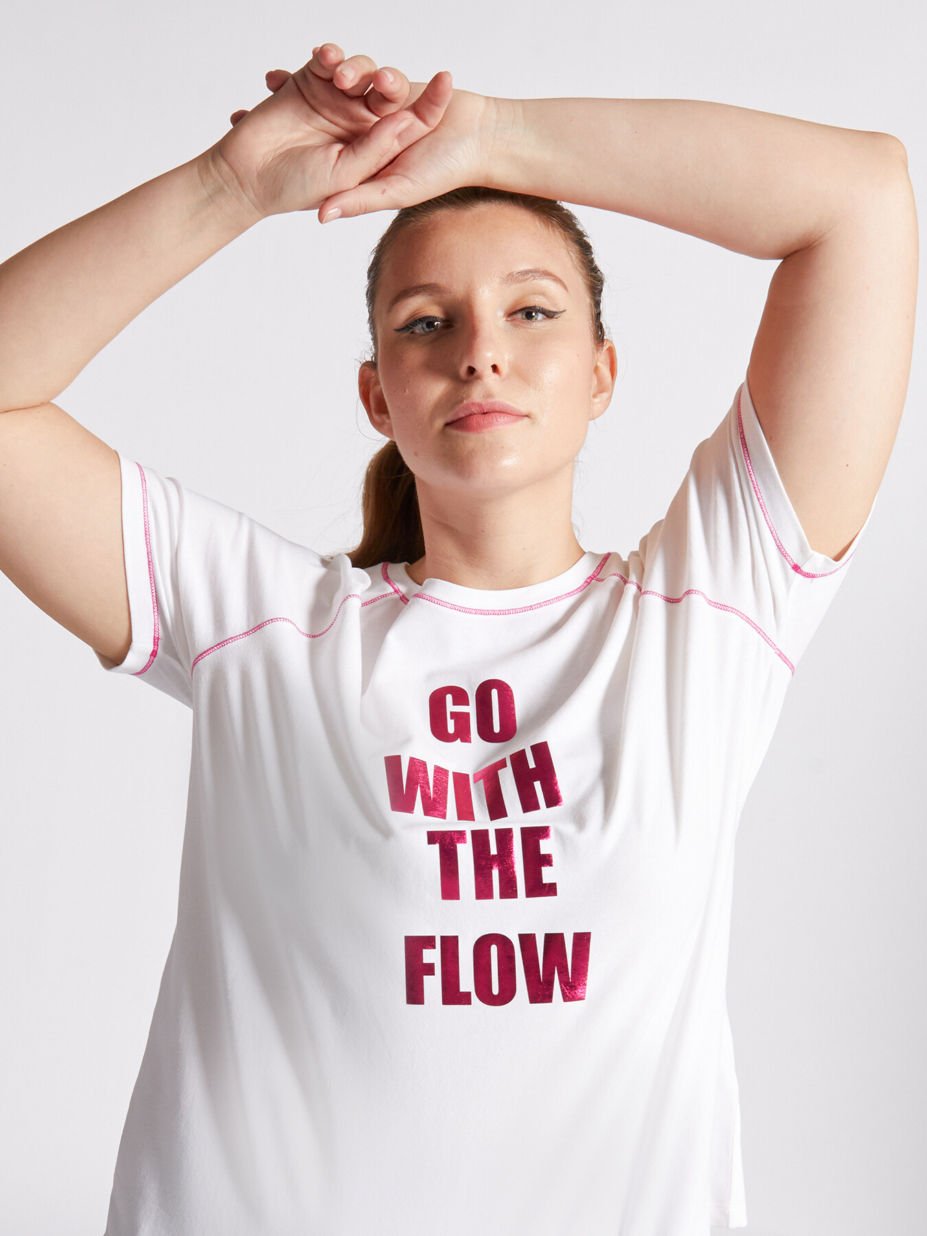 T-shirt "GO." con scritta laminata image number 0