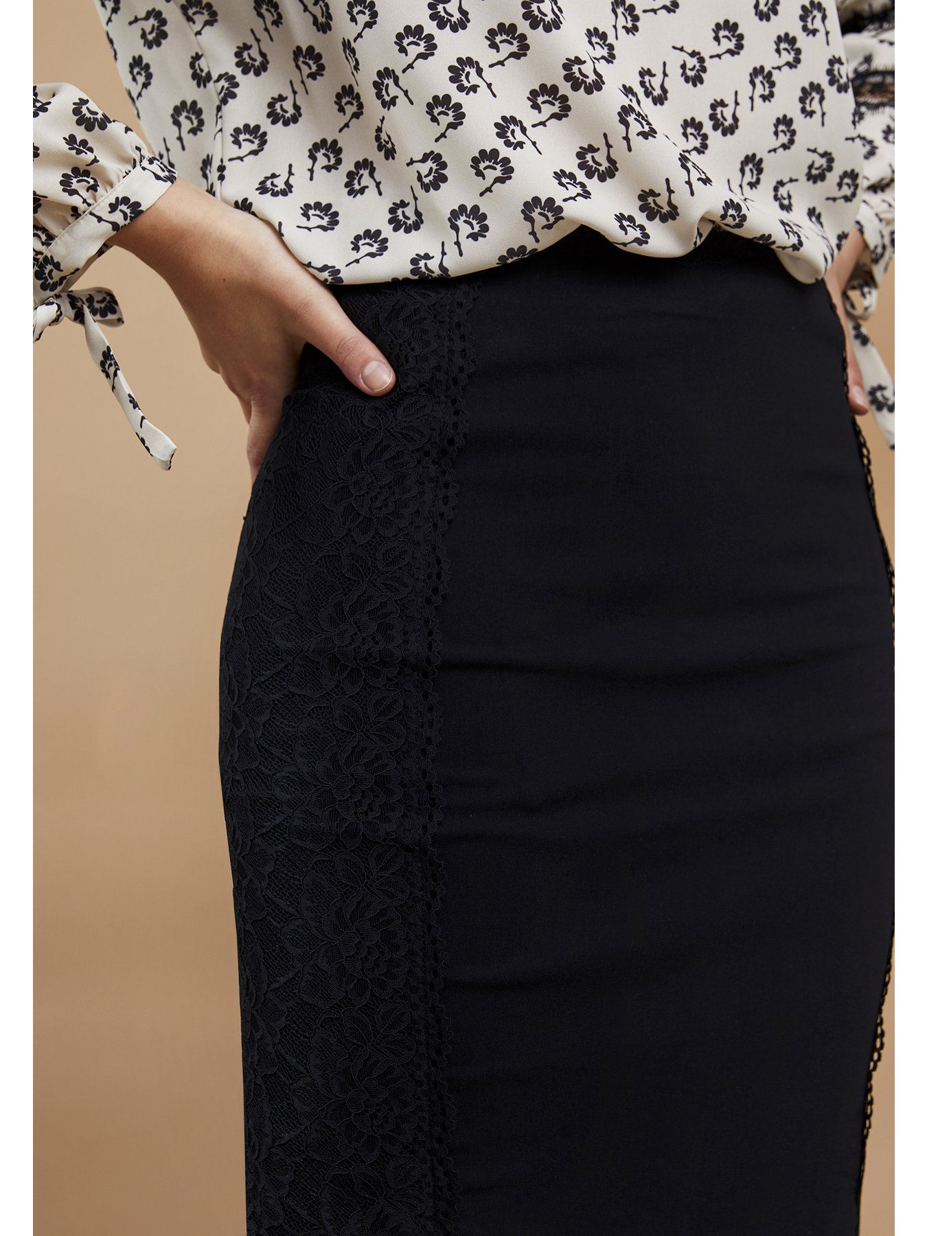 Gonna con bordi in pizzo image number 2