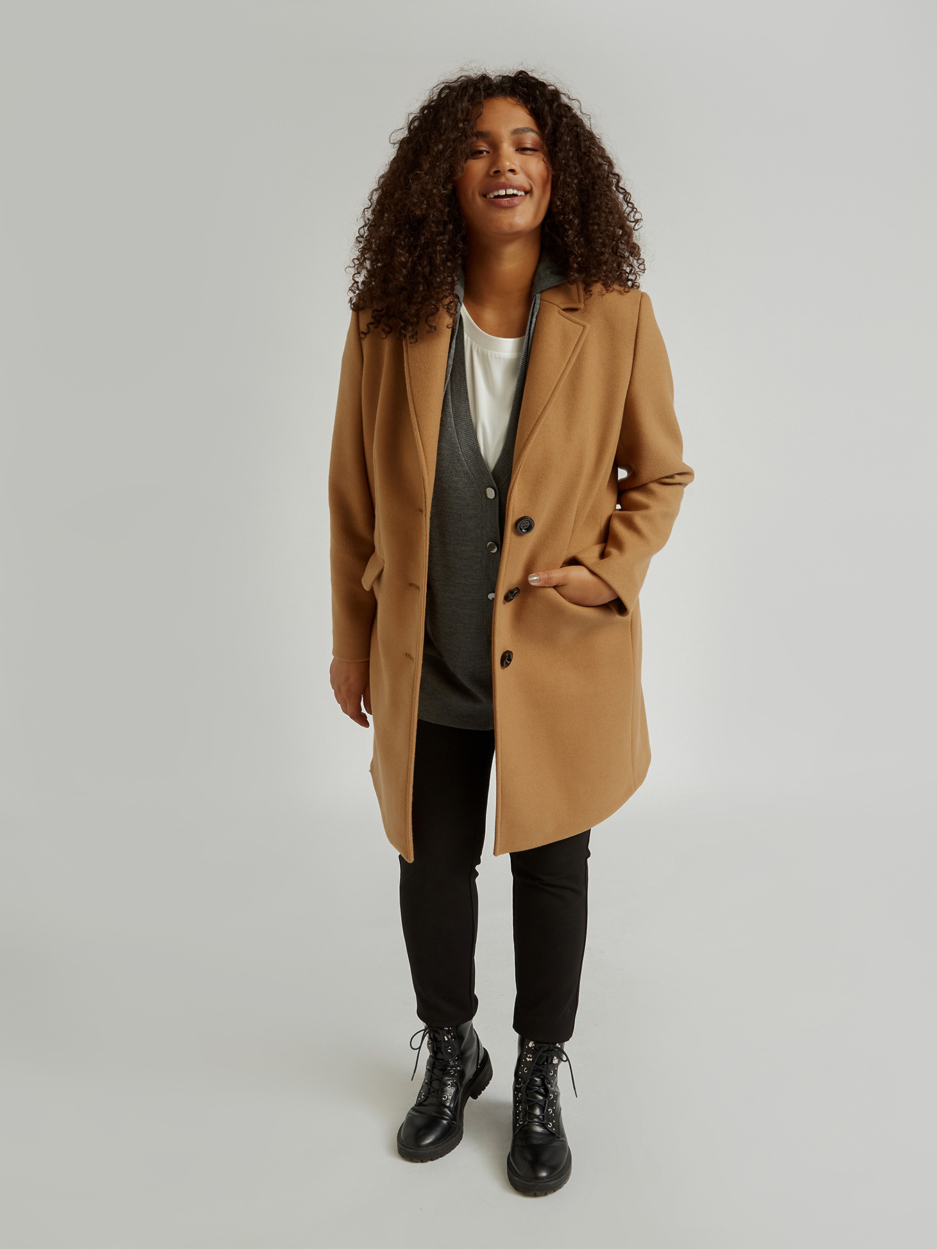 Abrigo de pa&ntilde;o con botones. image number 0