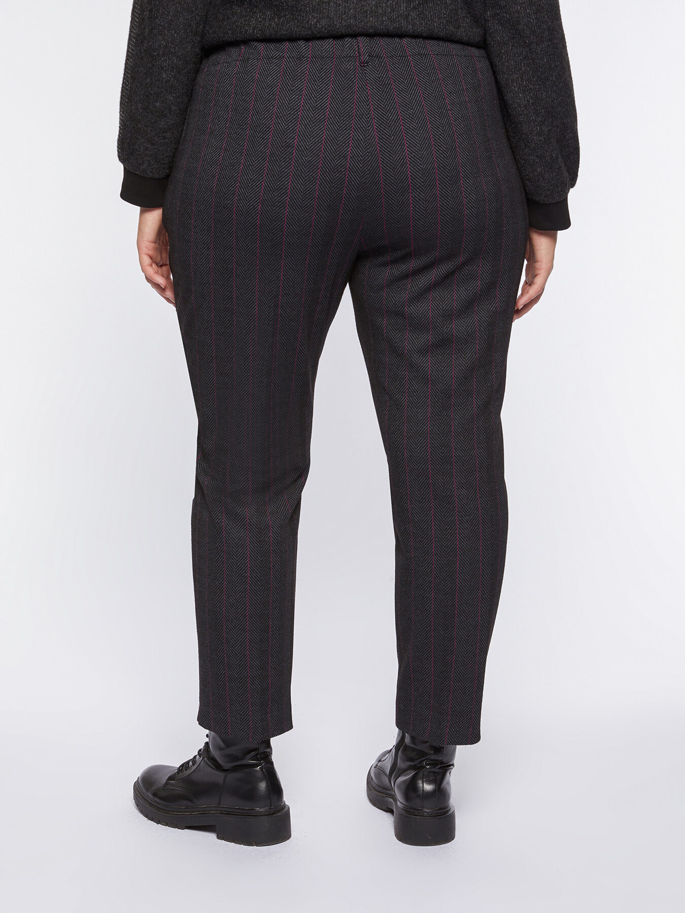 Pantaloni dritti check image number 1