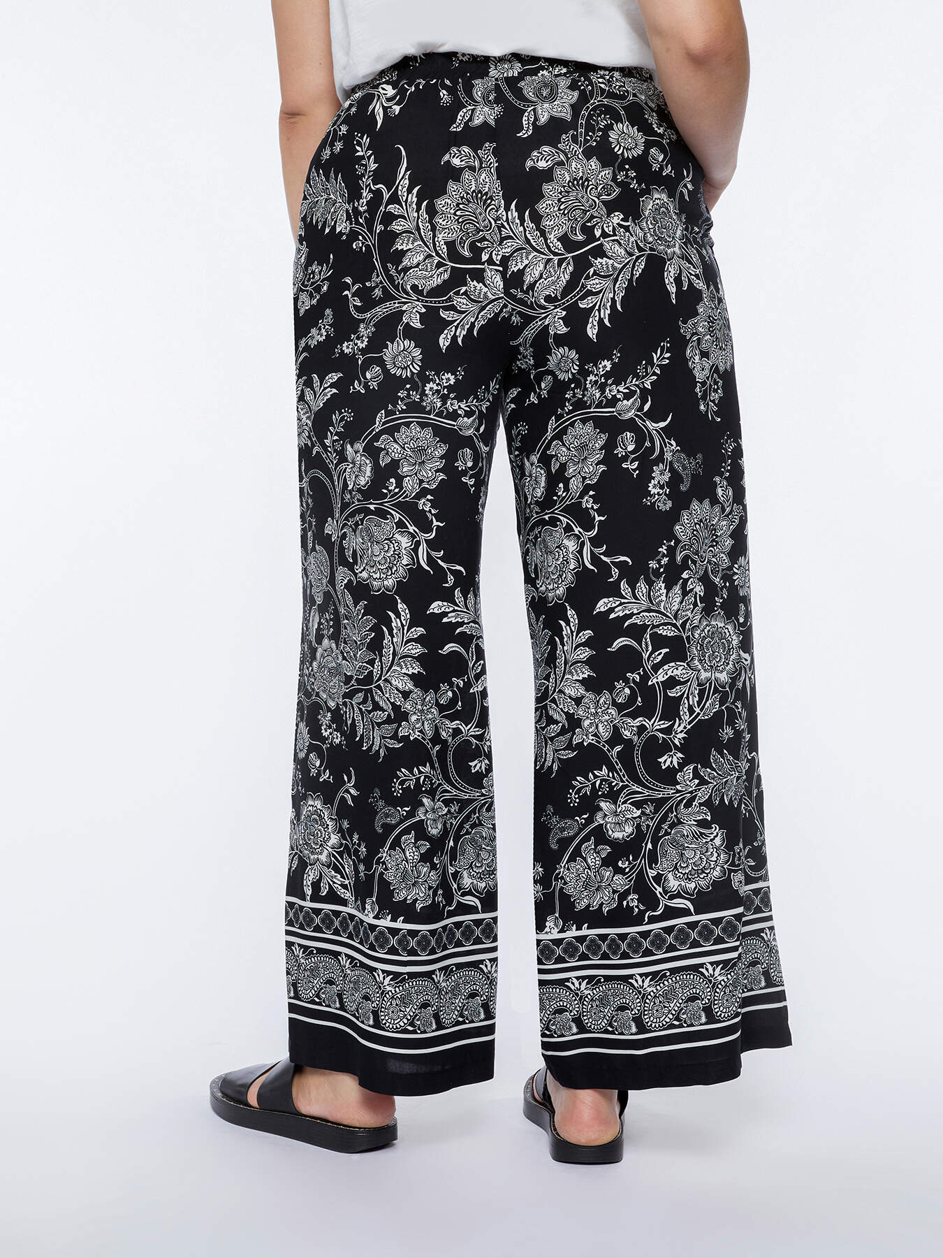 Pantalon &agrave; imprim&eacute; bandana noir et blanc image number 1