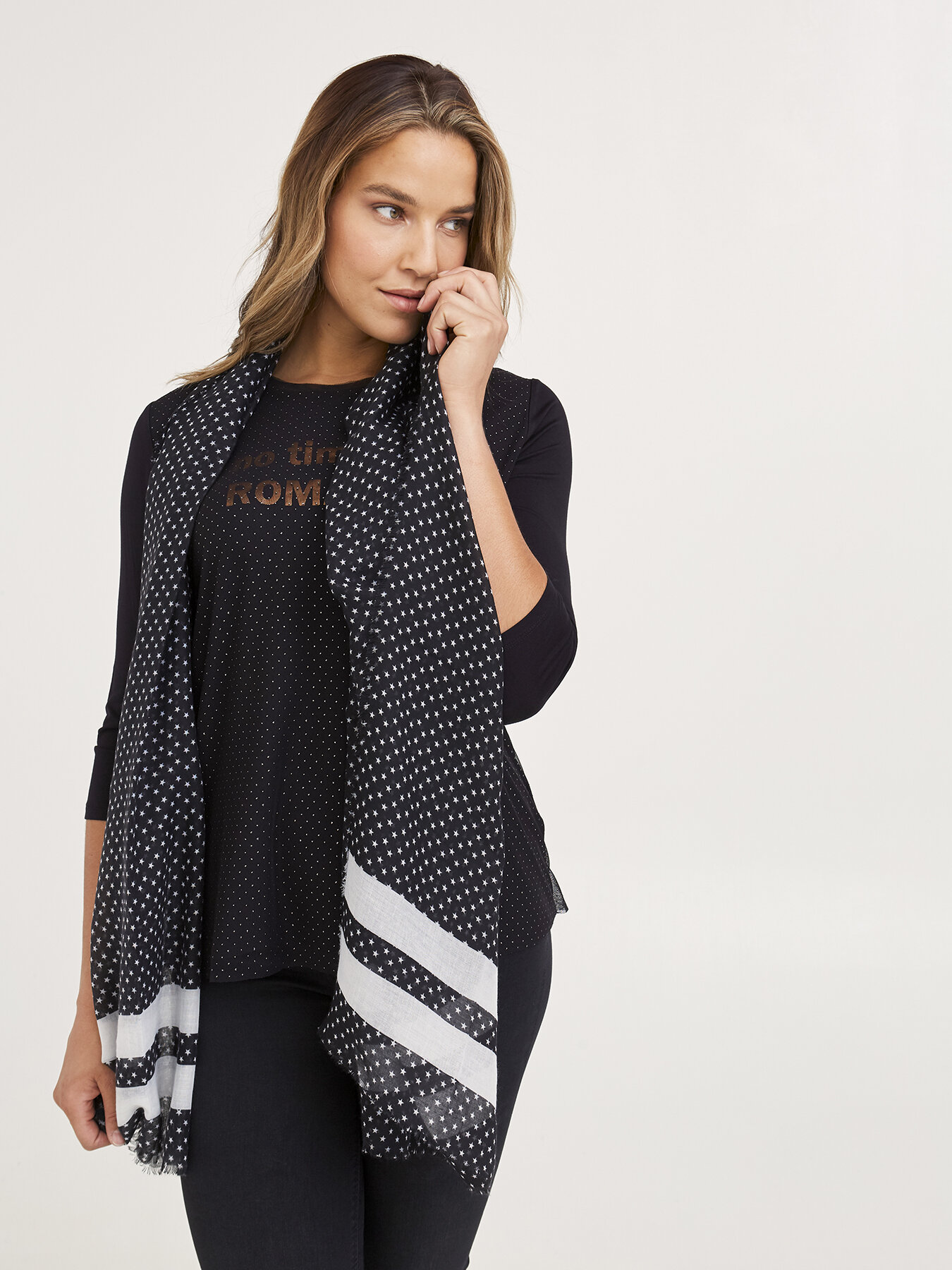 Schal mit Sternendruck image number 0