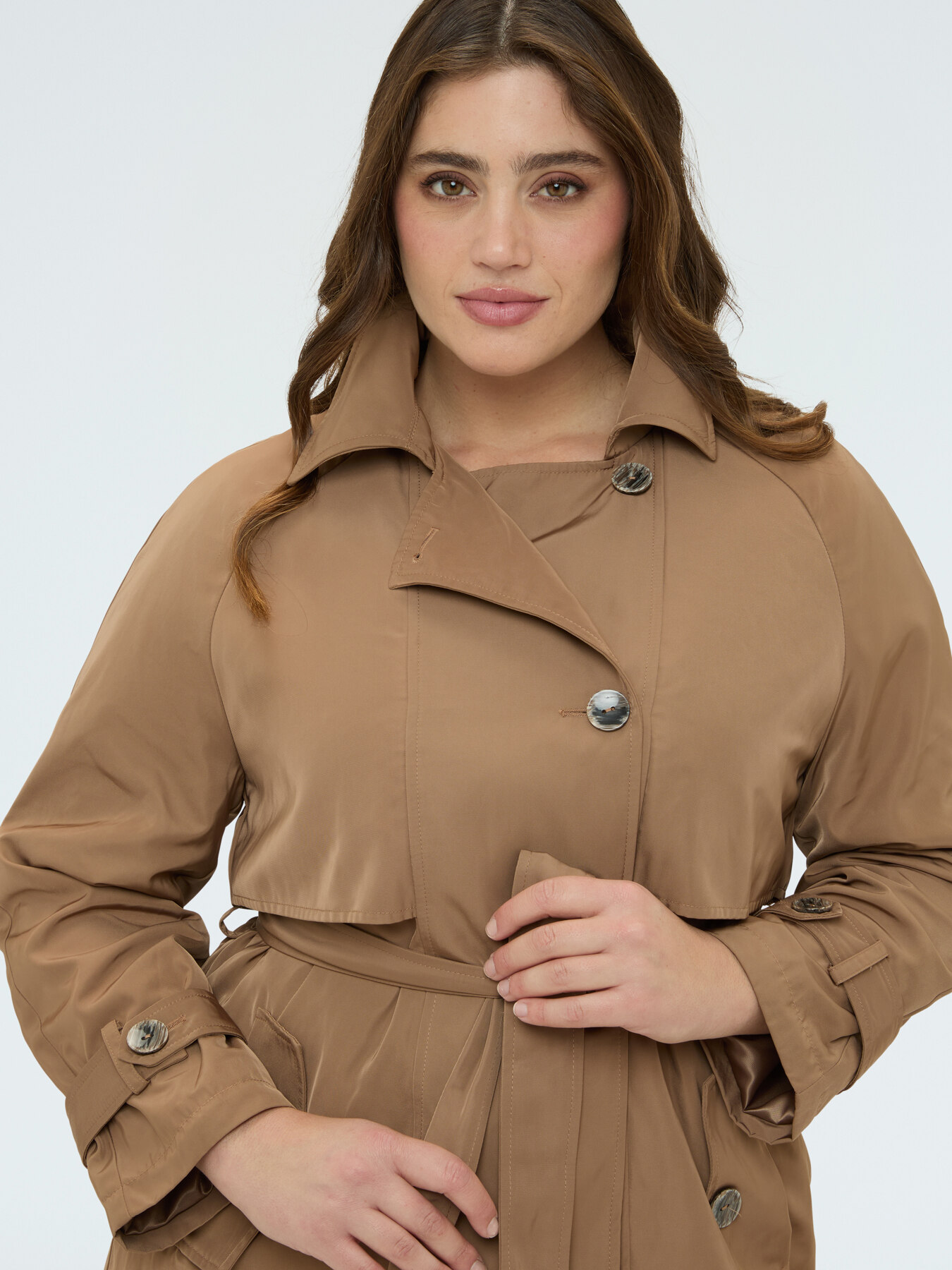 Satin trench coat with belt image number 3