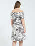 Robe off-shoulder &agrave; imprim&eacute; exotique image number 1