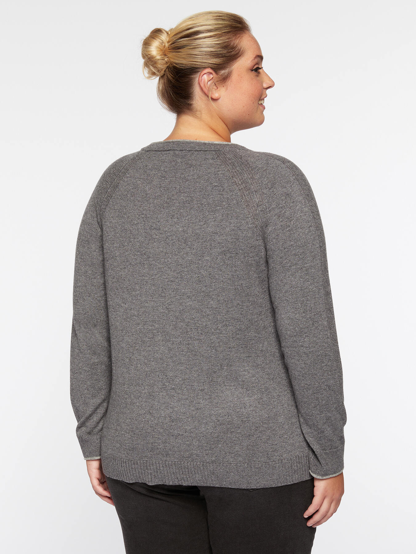 Jersey con escote de pico image number 1