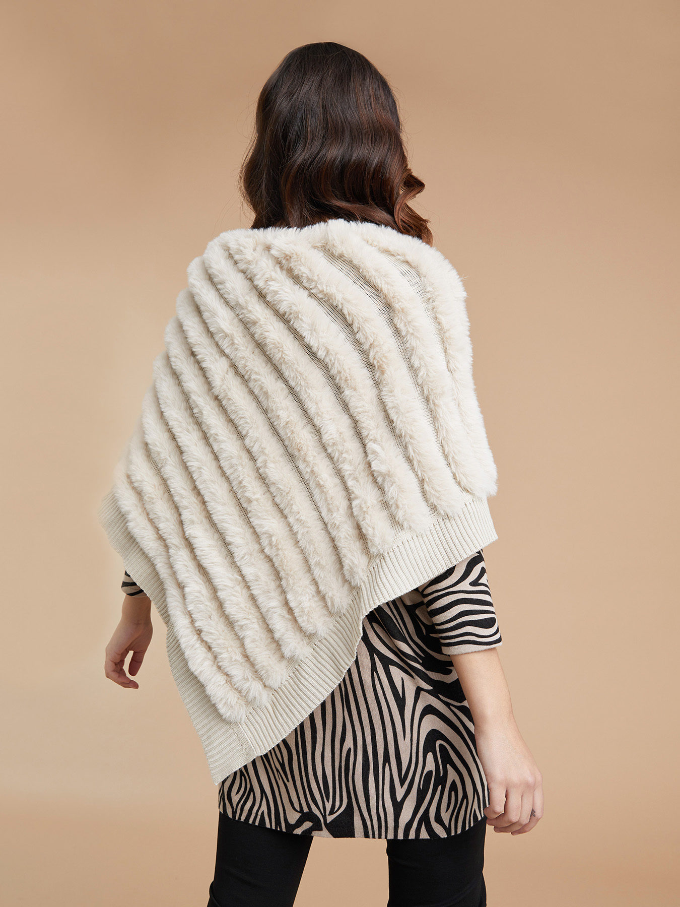 Mantella in pelliccia sintetica e tricot image number 1