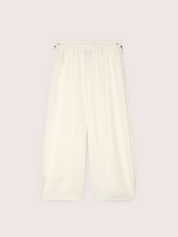 Cropped pants in stretch fabric