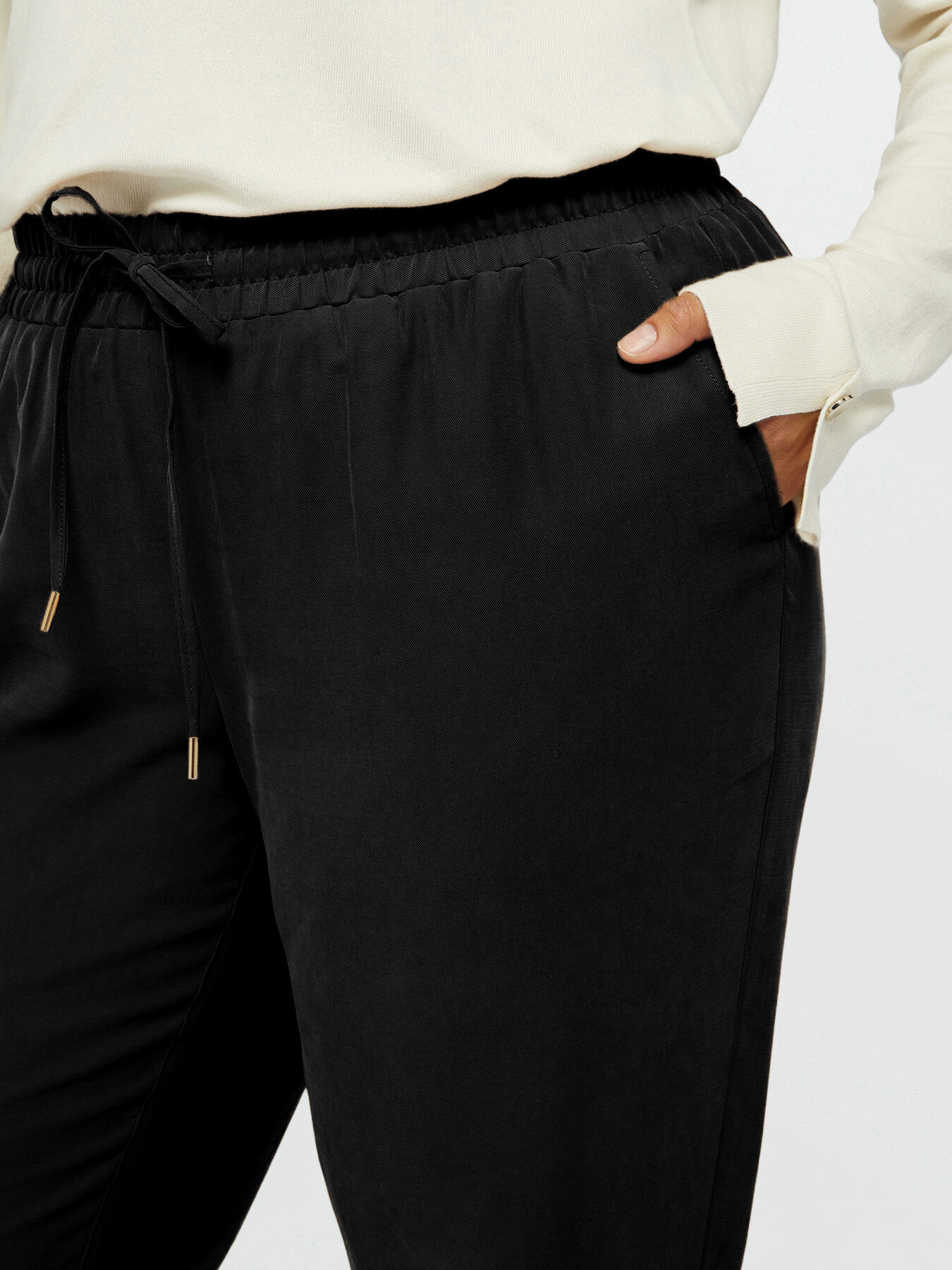 Pantalon jogger avec poches &agrave; l&rsquo;am&eacute;ricaine image number 2