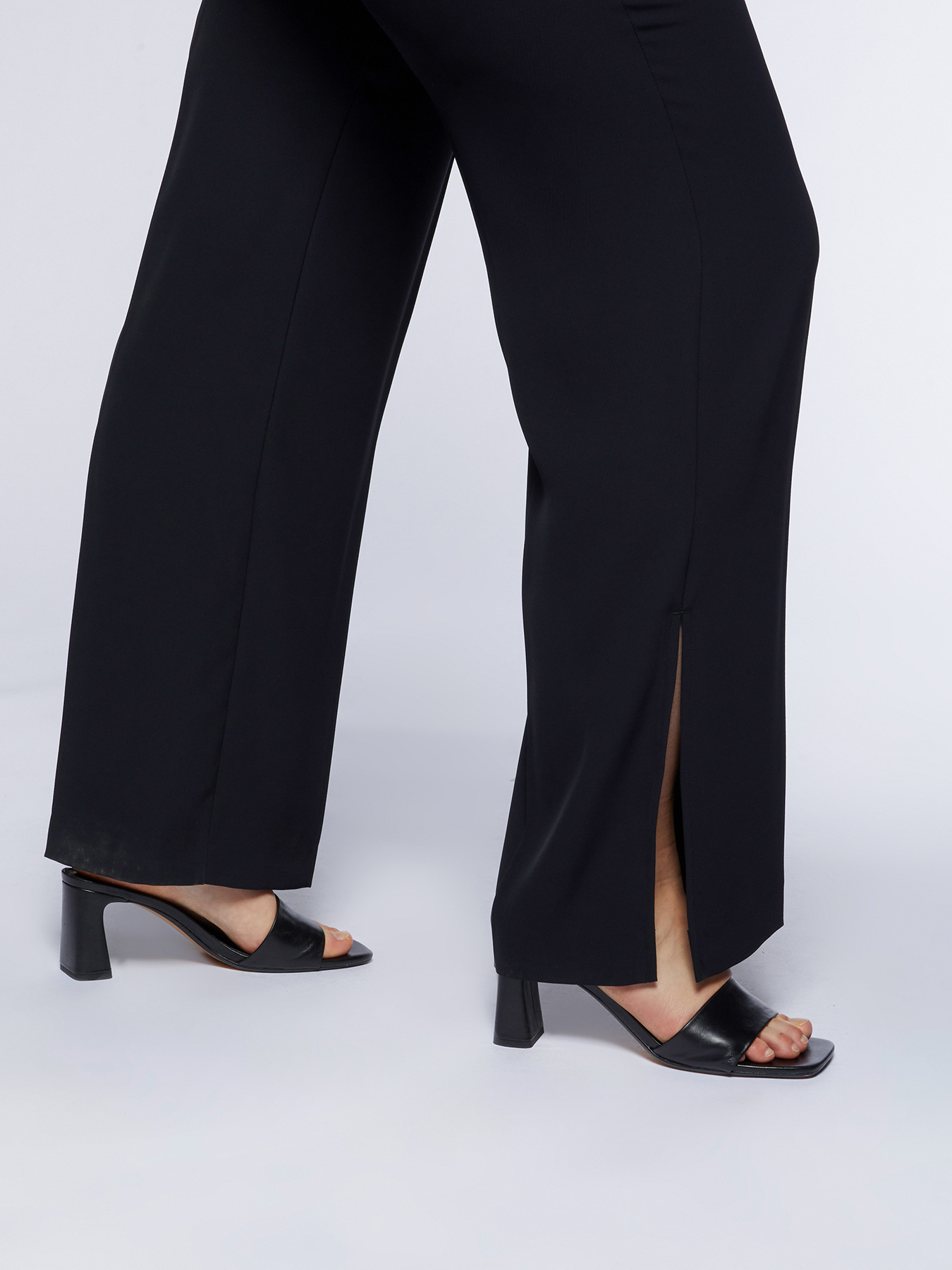 Pantal&oacute;n fluido con aberturas en la parte inferior image number 3