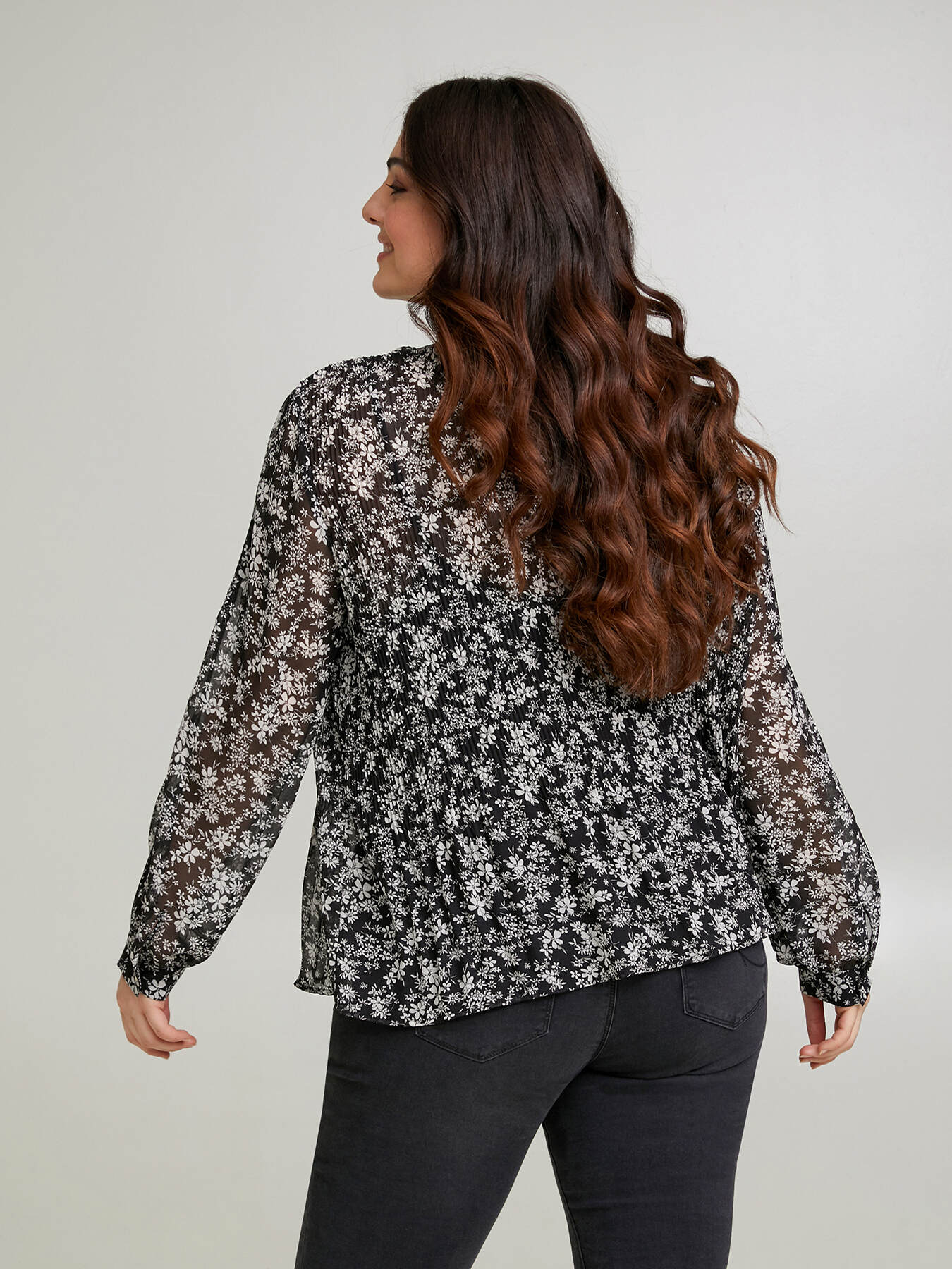 Bluse mit Blumenmuster image number 1