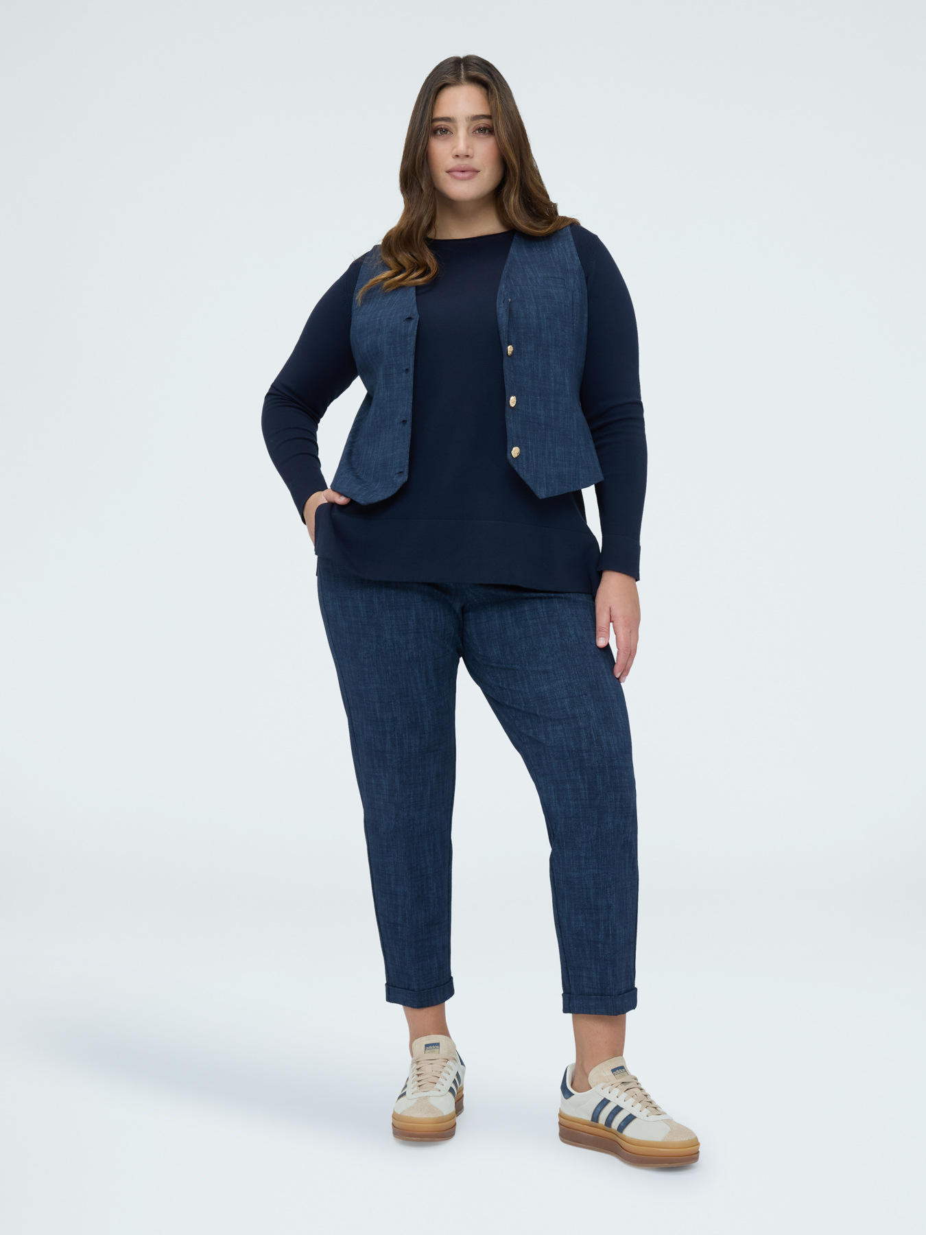 Milano stitch vest with buttons image number 2