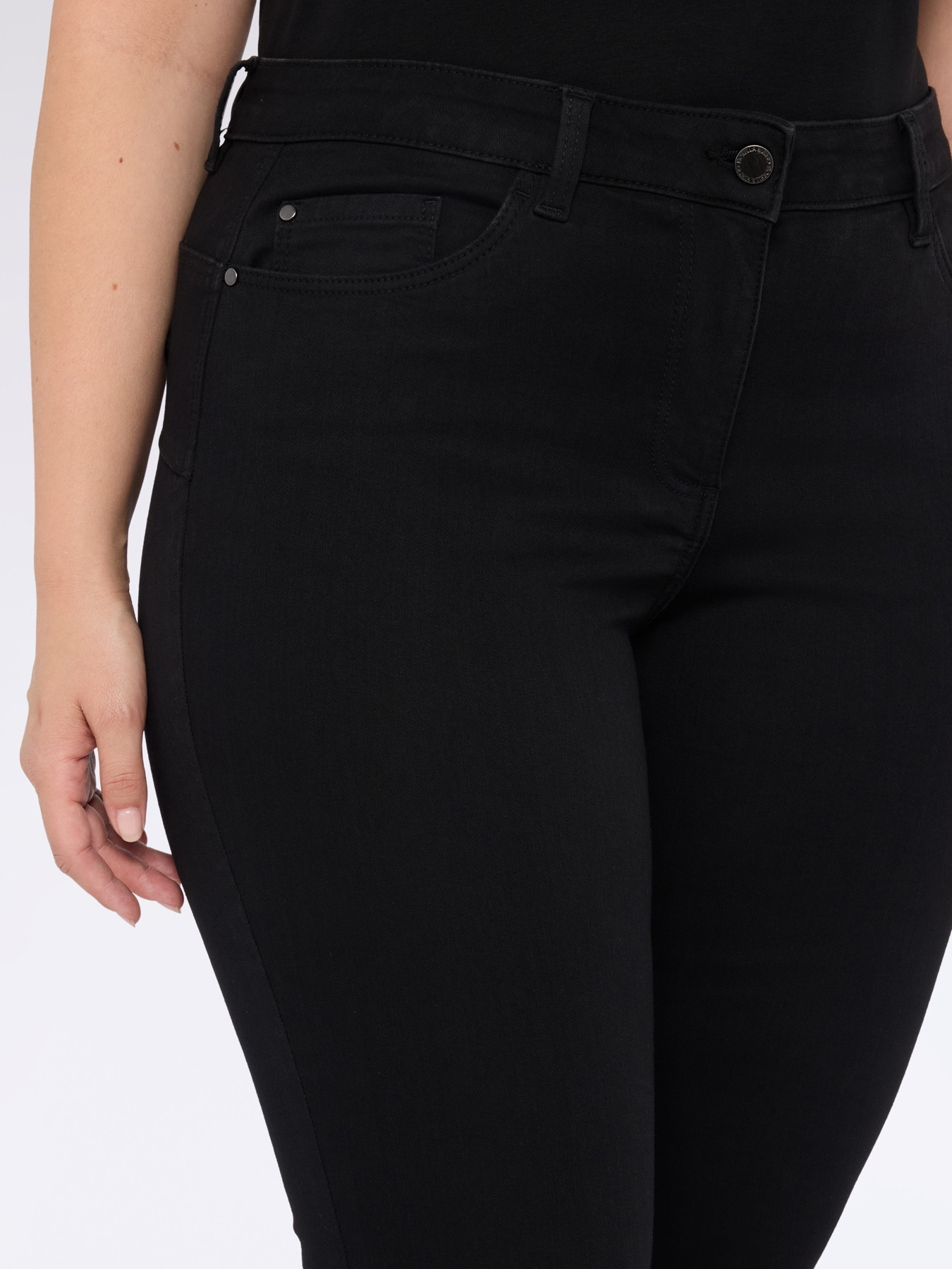 Skinny jeans black wash image number 3