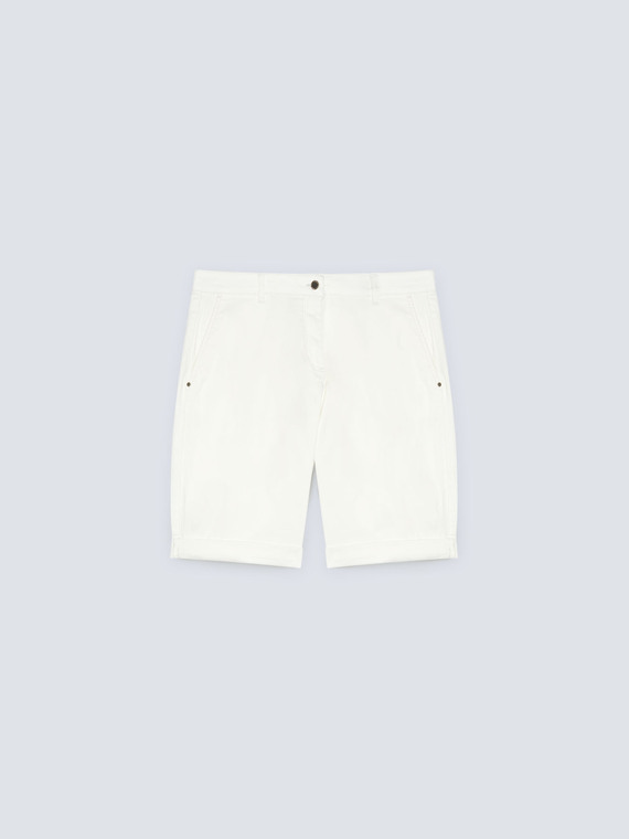 Short cotton trousers