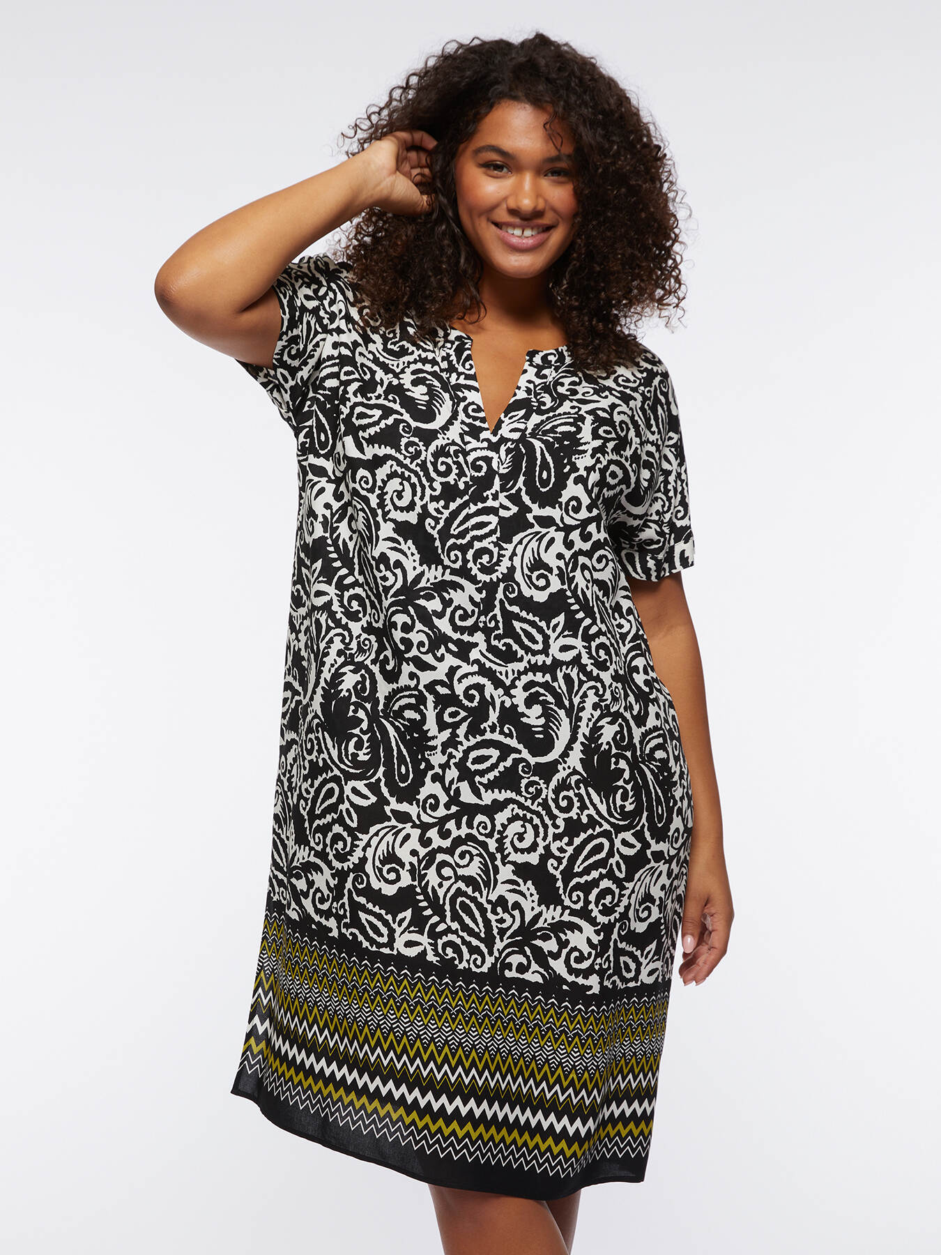 Robe cache-maillot imprim&eacute;e image number 1