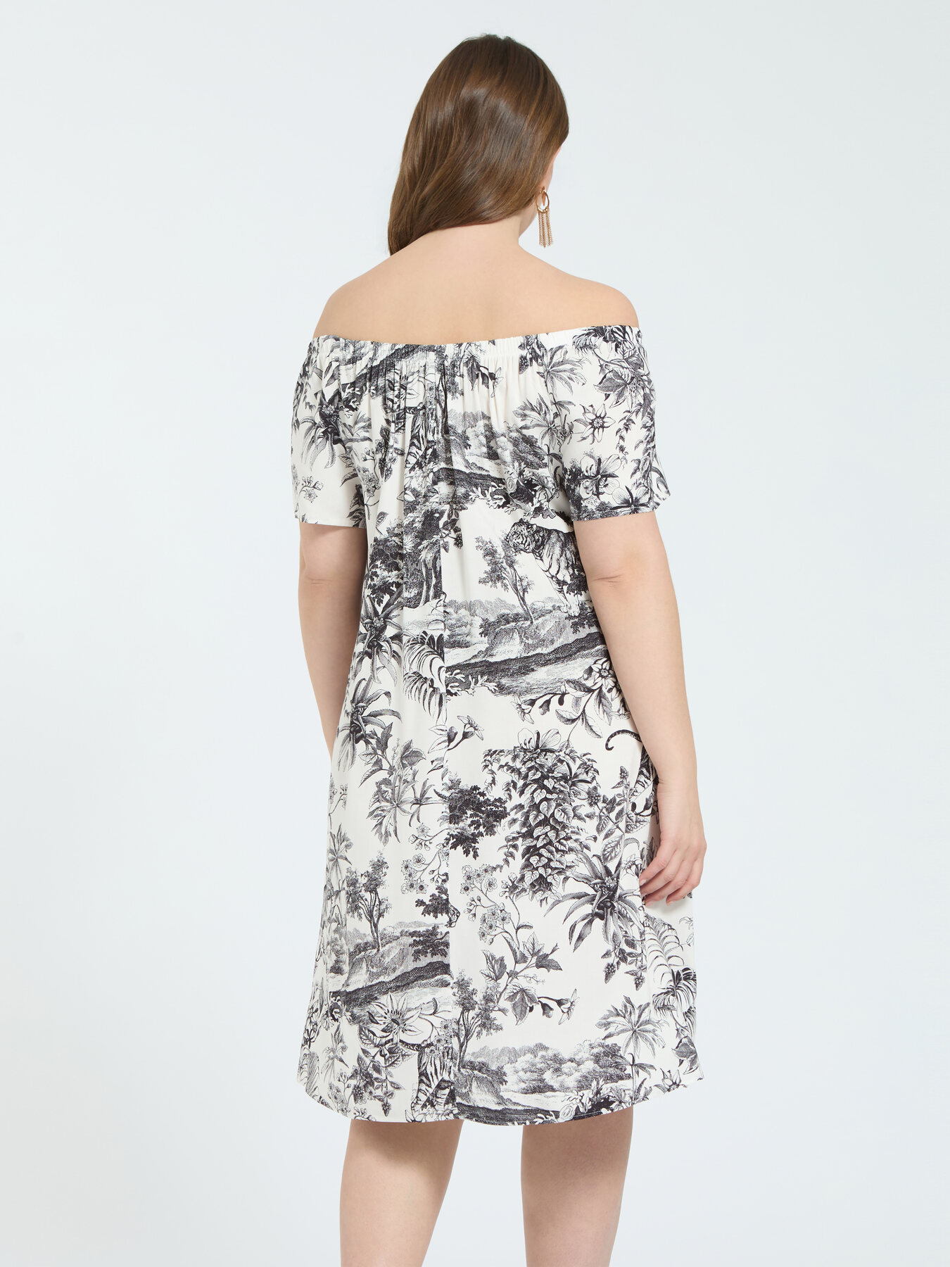 Robe off-shoulder &agrave; imprim&eacute; exotique image number 1