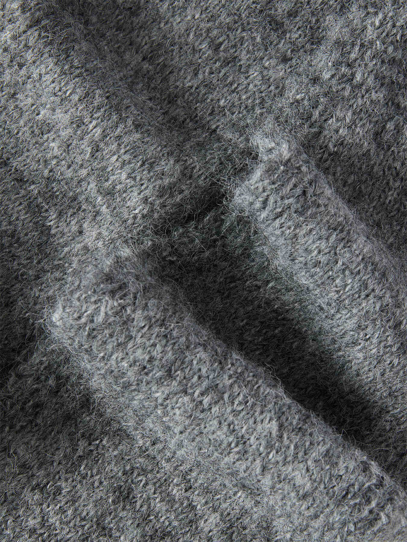Ribbed knit scarf with cable-knit weave image number 2