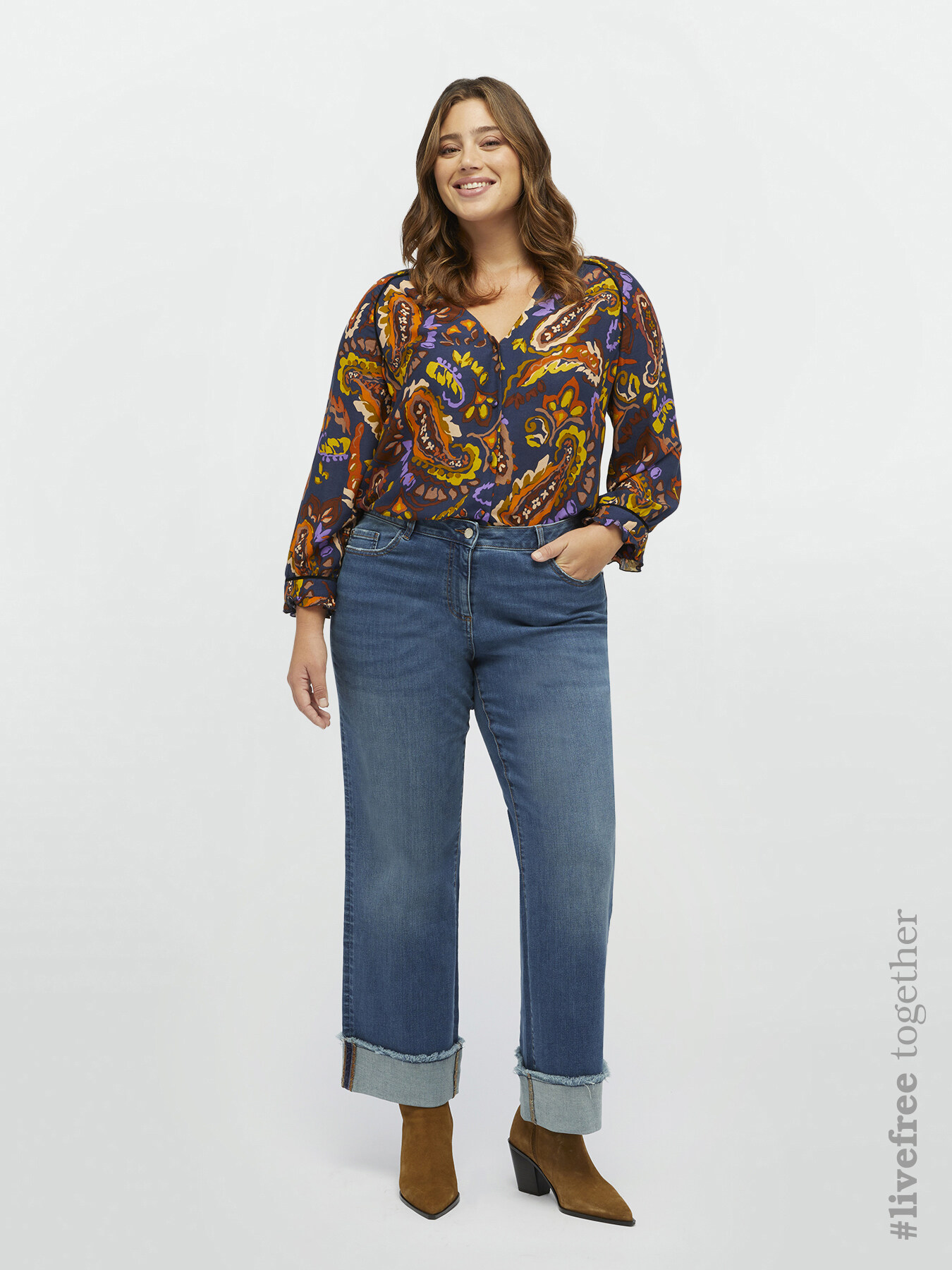 Straight-leg turn-up jeans image number 0