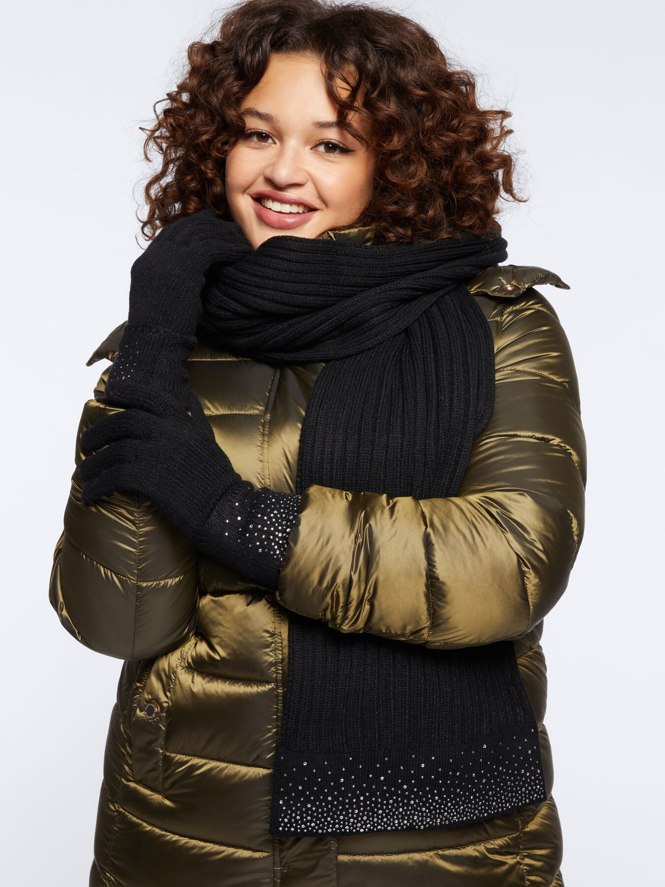 Ensemble &eacute;charpe et gants avec appliqu&eacute;s image number 4