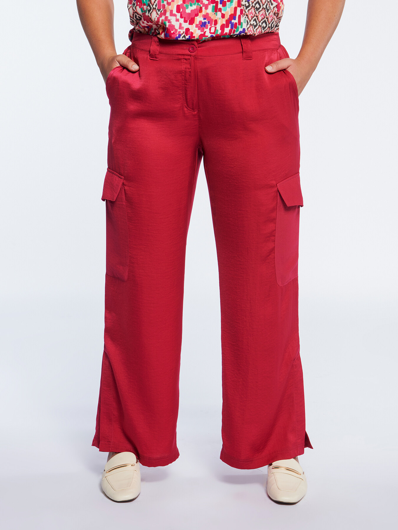 Pantaloni cargo in raso con tasche image number 1