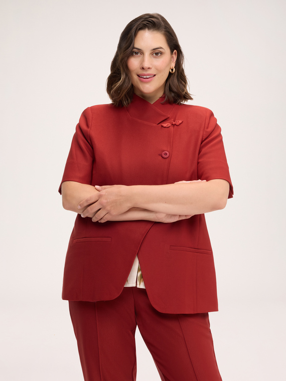 Blazer with asymmetric closure