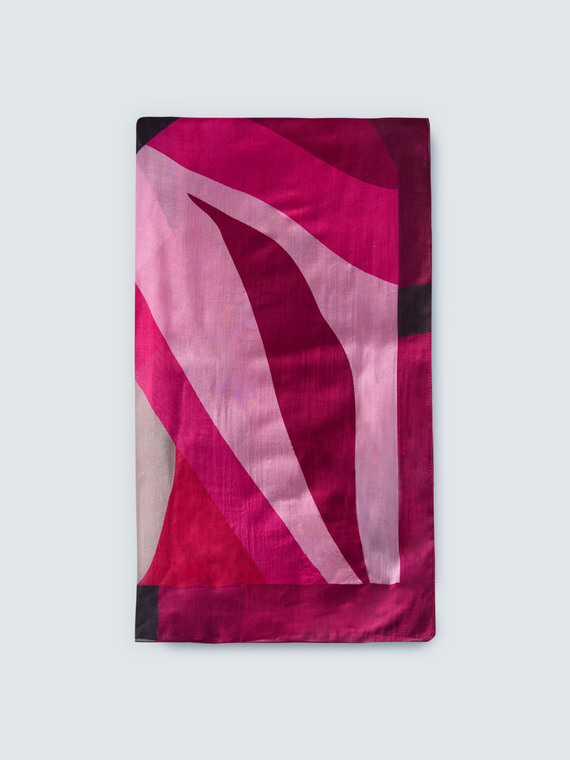 Long scarf with colorful print