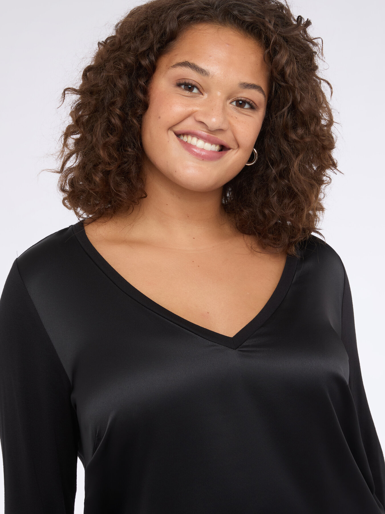 T-shirt bimaterica con scollo a V e maniche lunghe image number 3