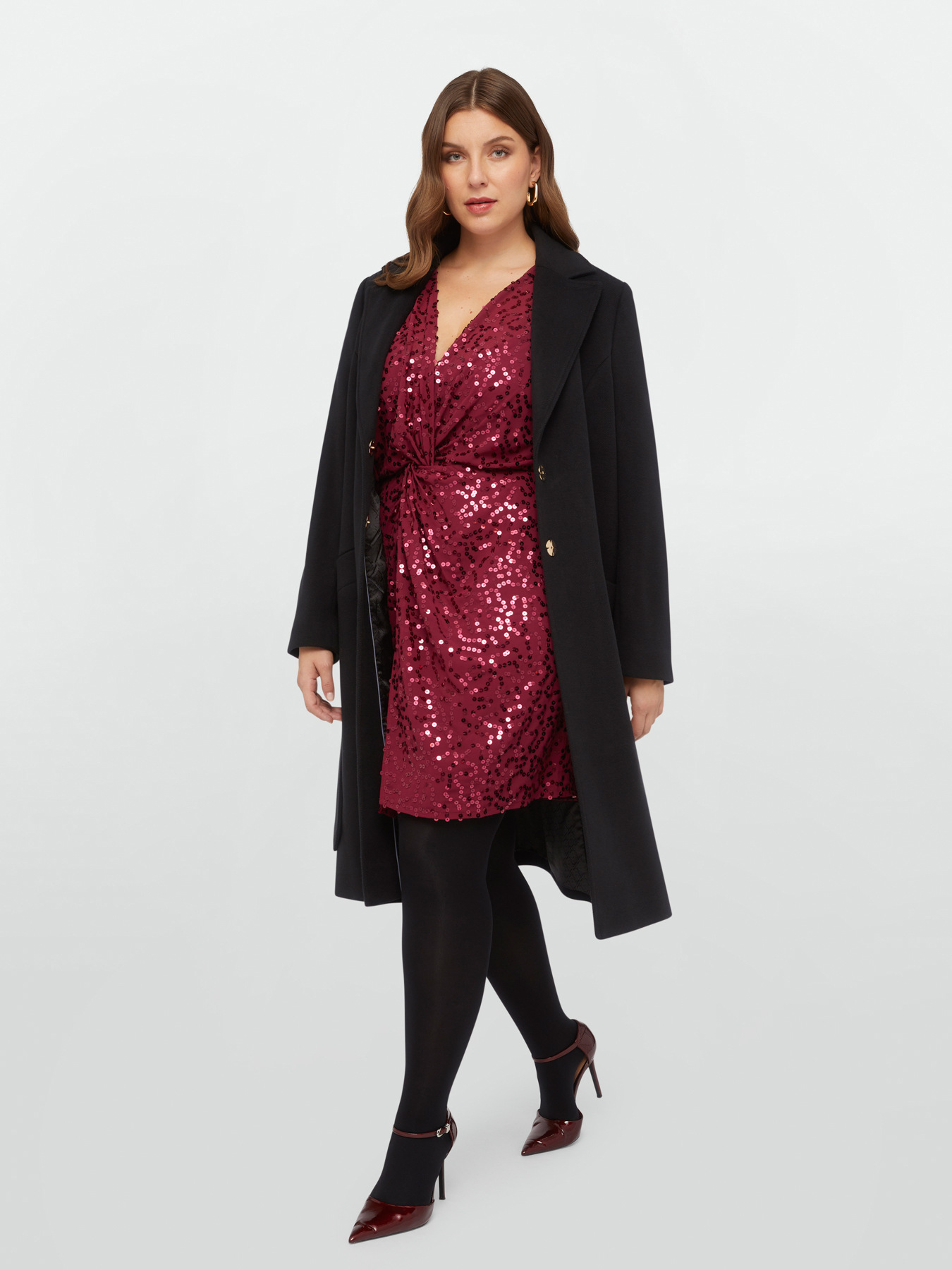 Robe couleur bordeaux paillettes sur l&rsquo;ensemble image number 4