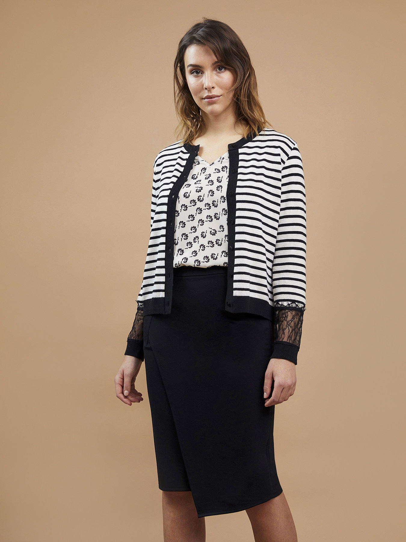 Gestreifter Cardigan mit Spitze image number 0