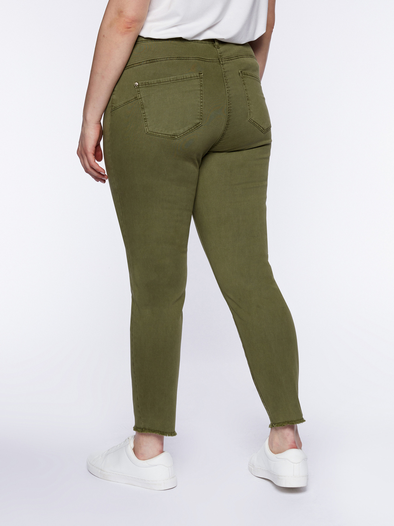 Pantalon skinny push-up en denim de couleur image number 1