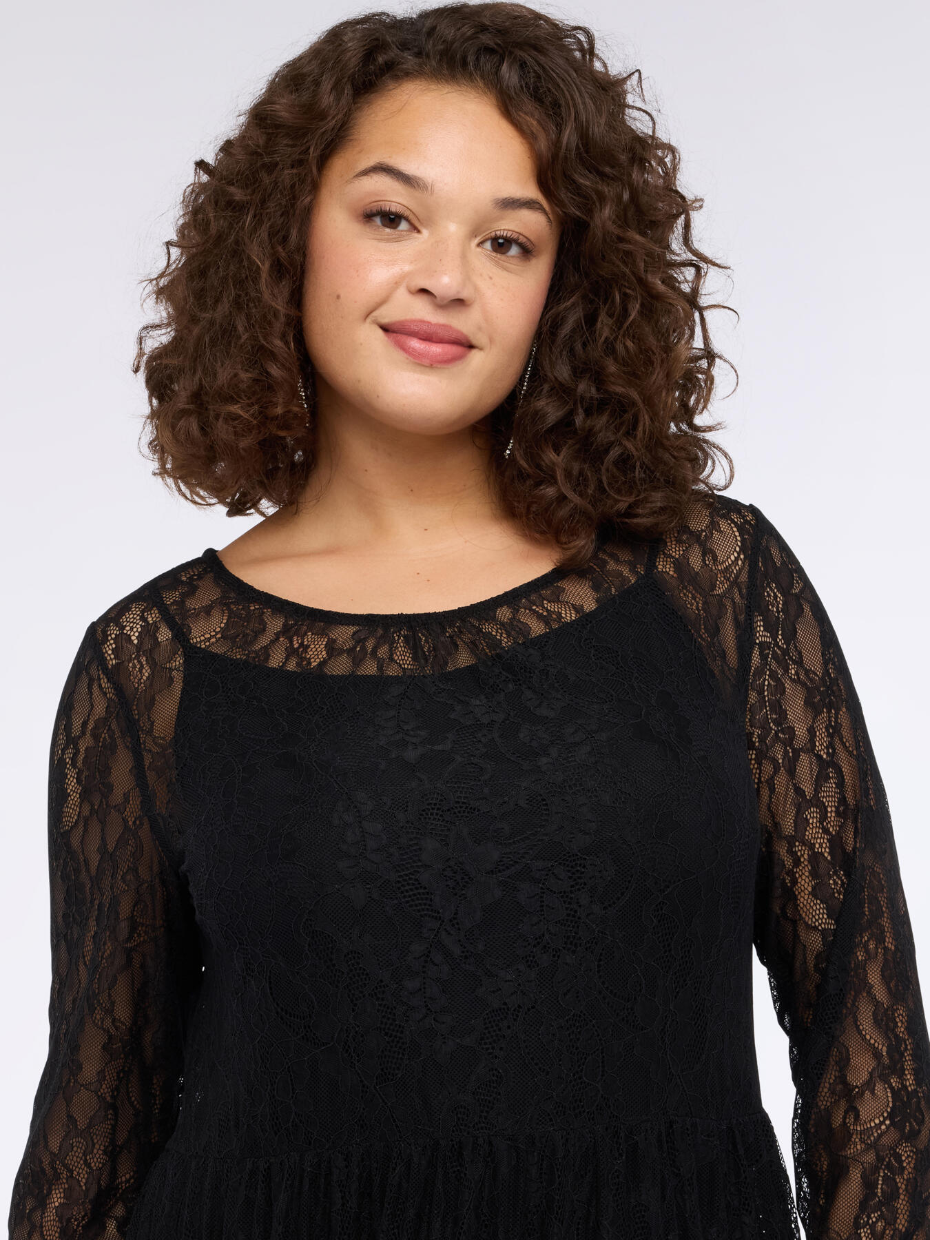 Long lace dress image number 3