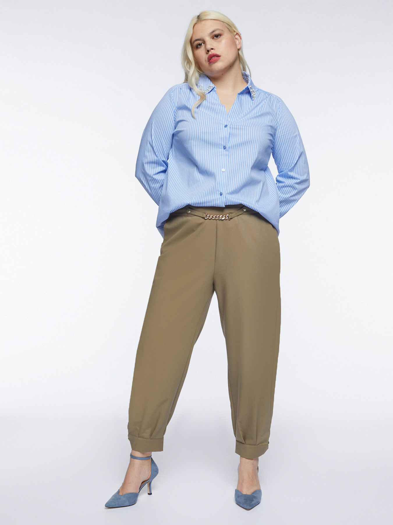 Pantalones relaxed fit con cintur&oacute;n joya image number 2