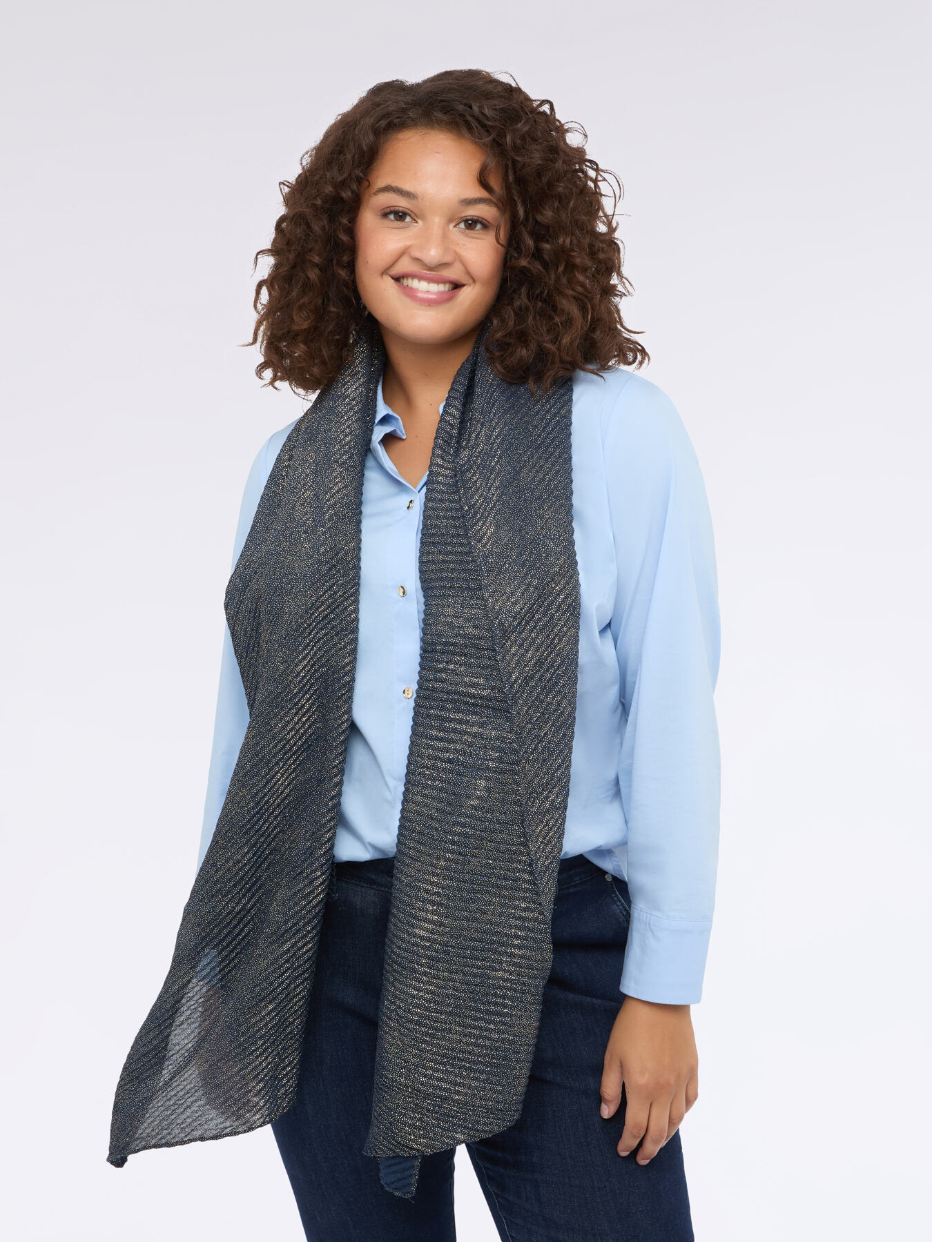 Sparkling stole with light points image number 0