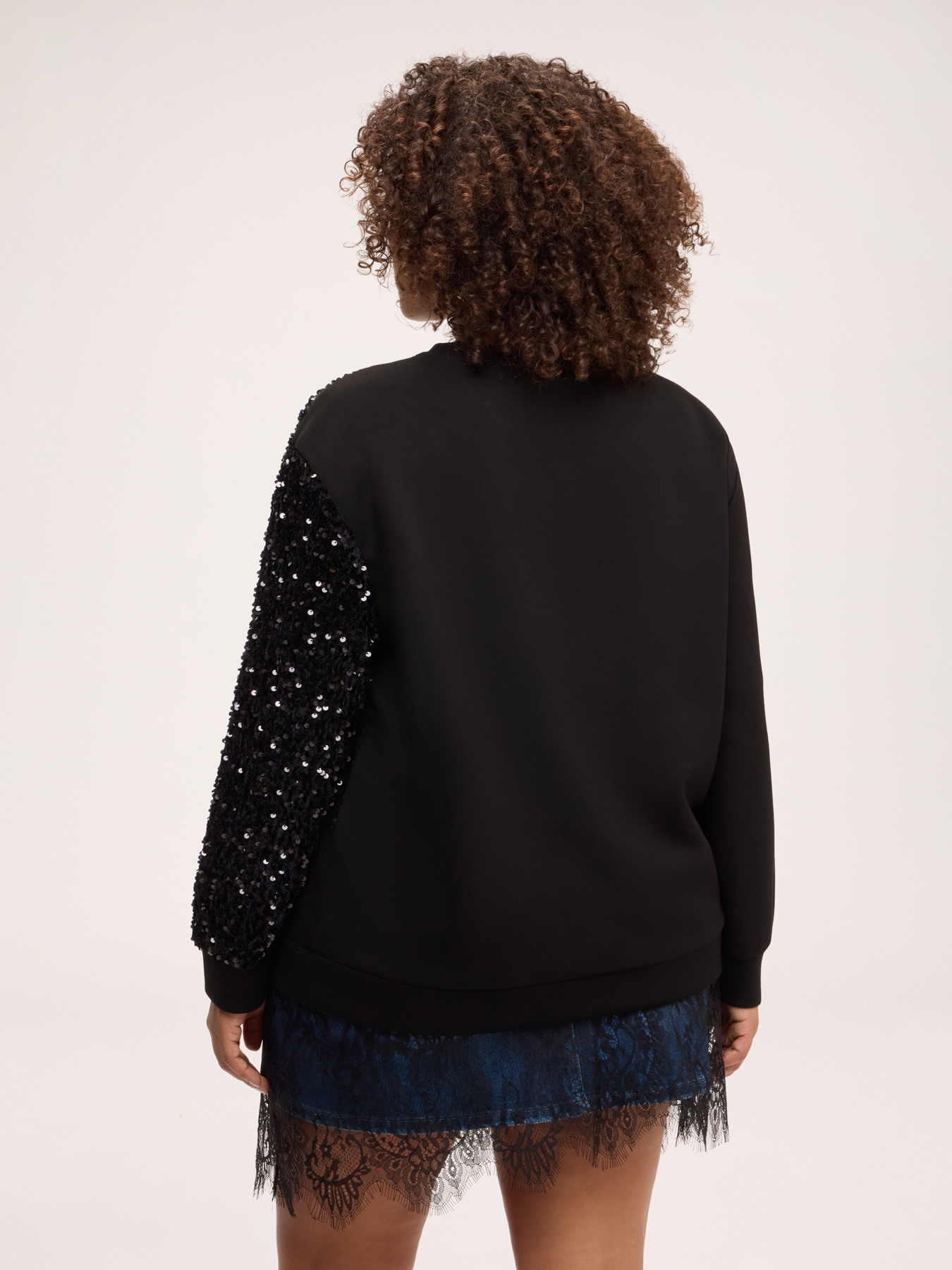 Sweatshirt mit Maxi-Stern aus Pailletten image number 1