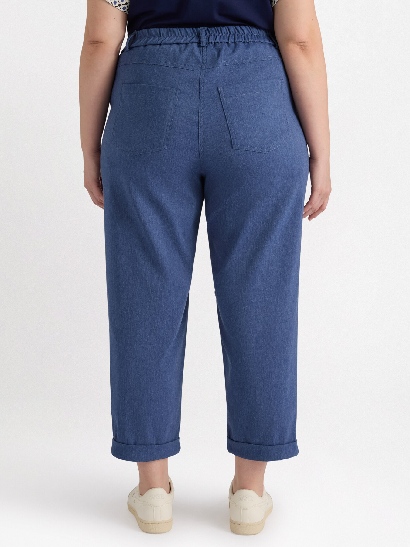 Gerade geschnittene Hose mit schr&auml;g geschnittenen Taschen image number 1