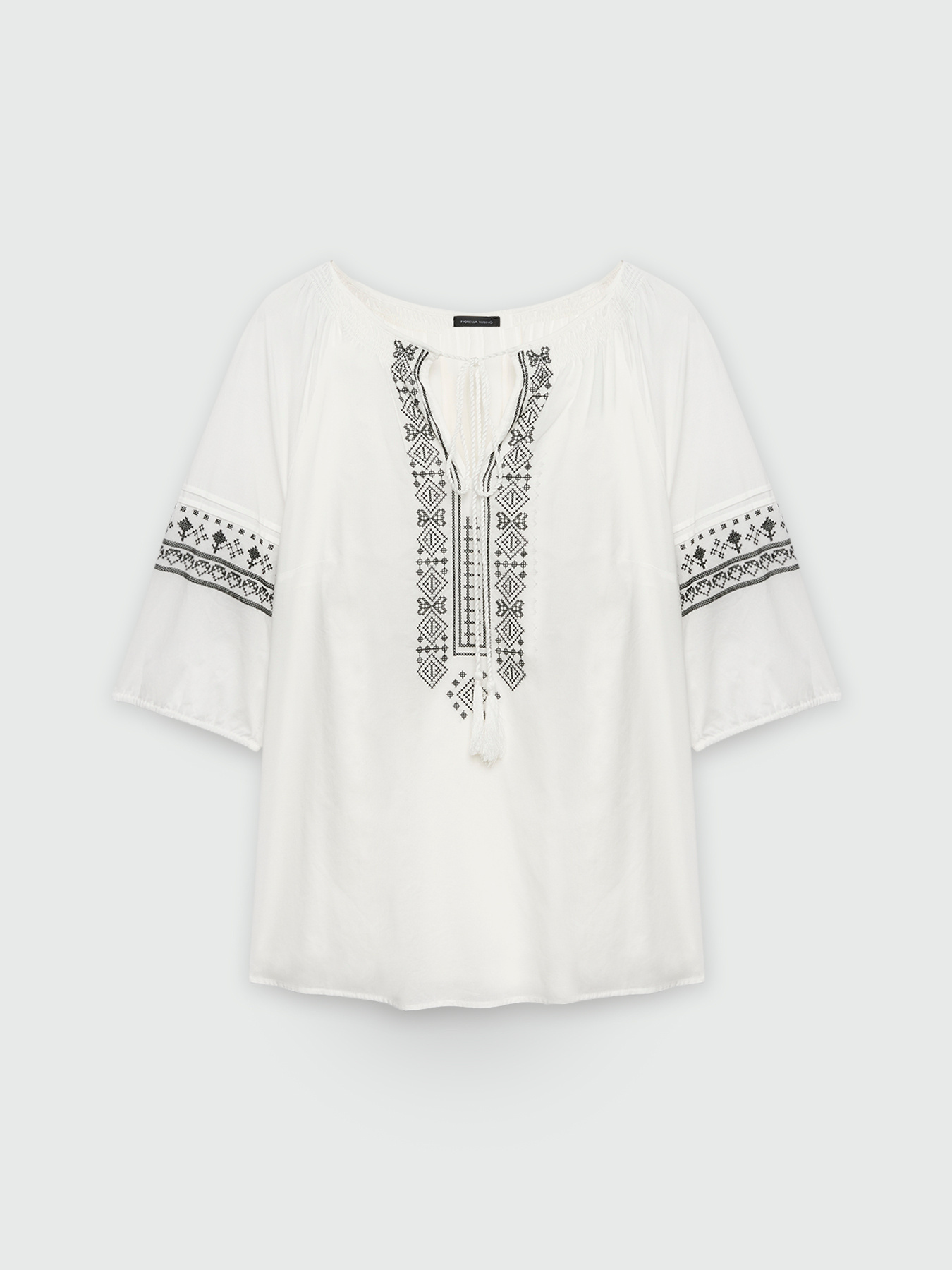 Blusa con ricami etnici image number 5