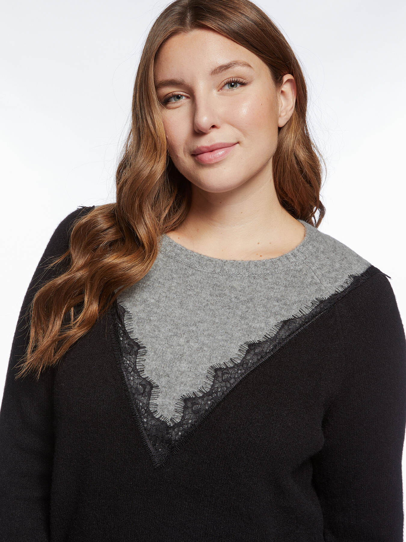 Jersey bicolor con encaje image number 3