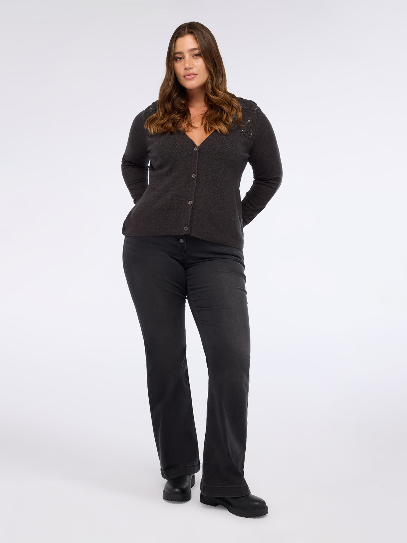 C&aacute;rdigan con bordados florales y puntos piqu&eacute; image number 0