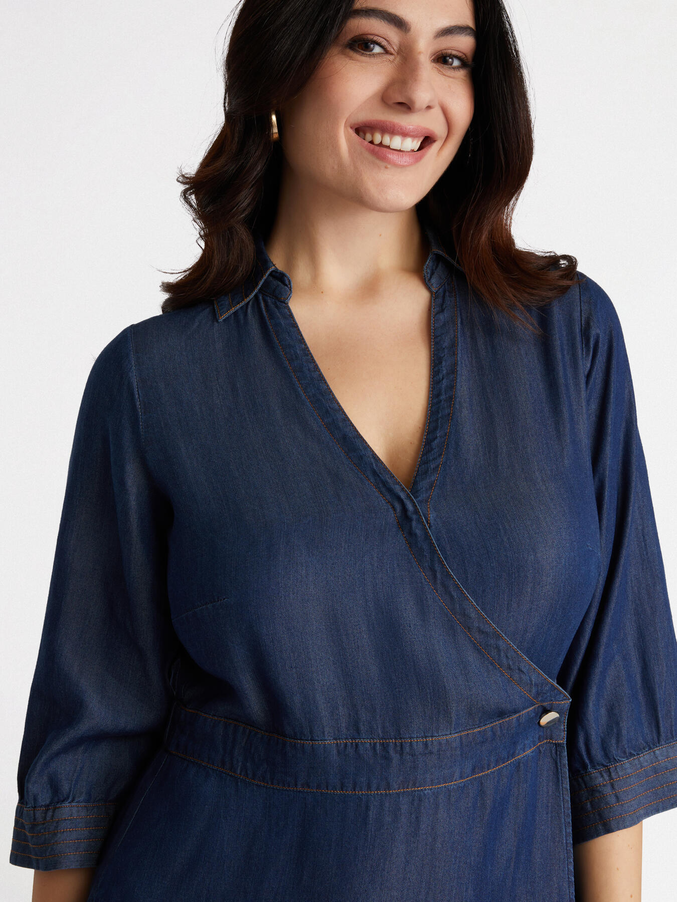 Langes, vorne gekreuztes Kleid mit TENCEL&trade;-Fasern image number 2