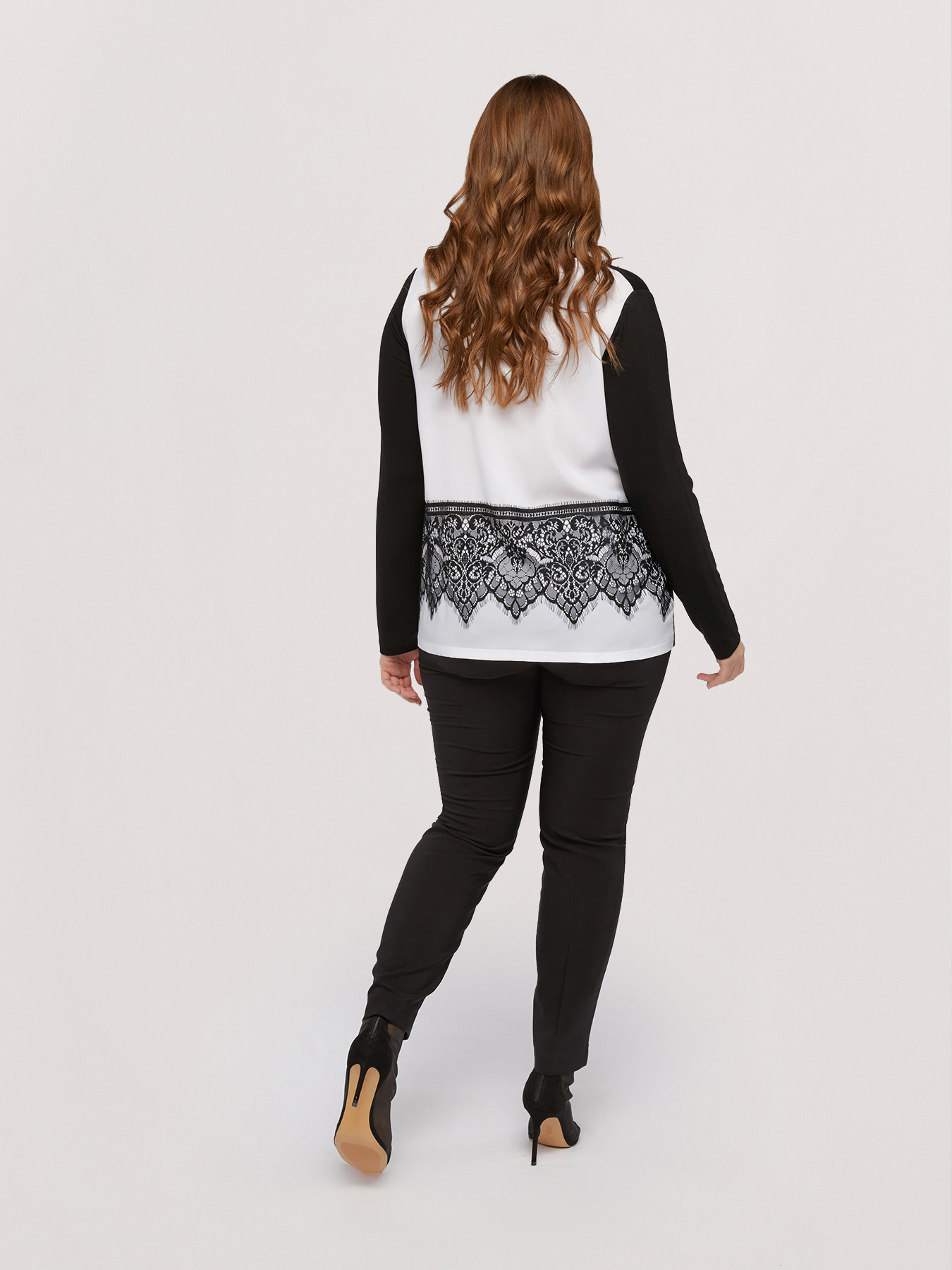 T-shirt bicolore avec dentelle dans le dos image number 1