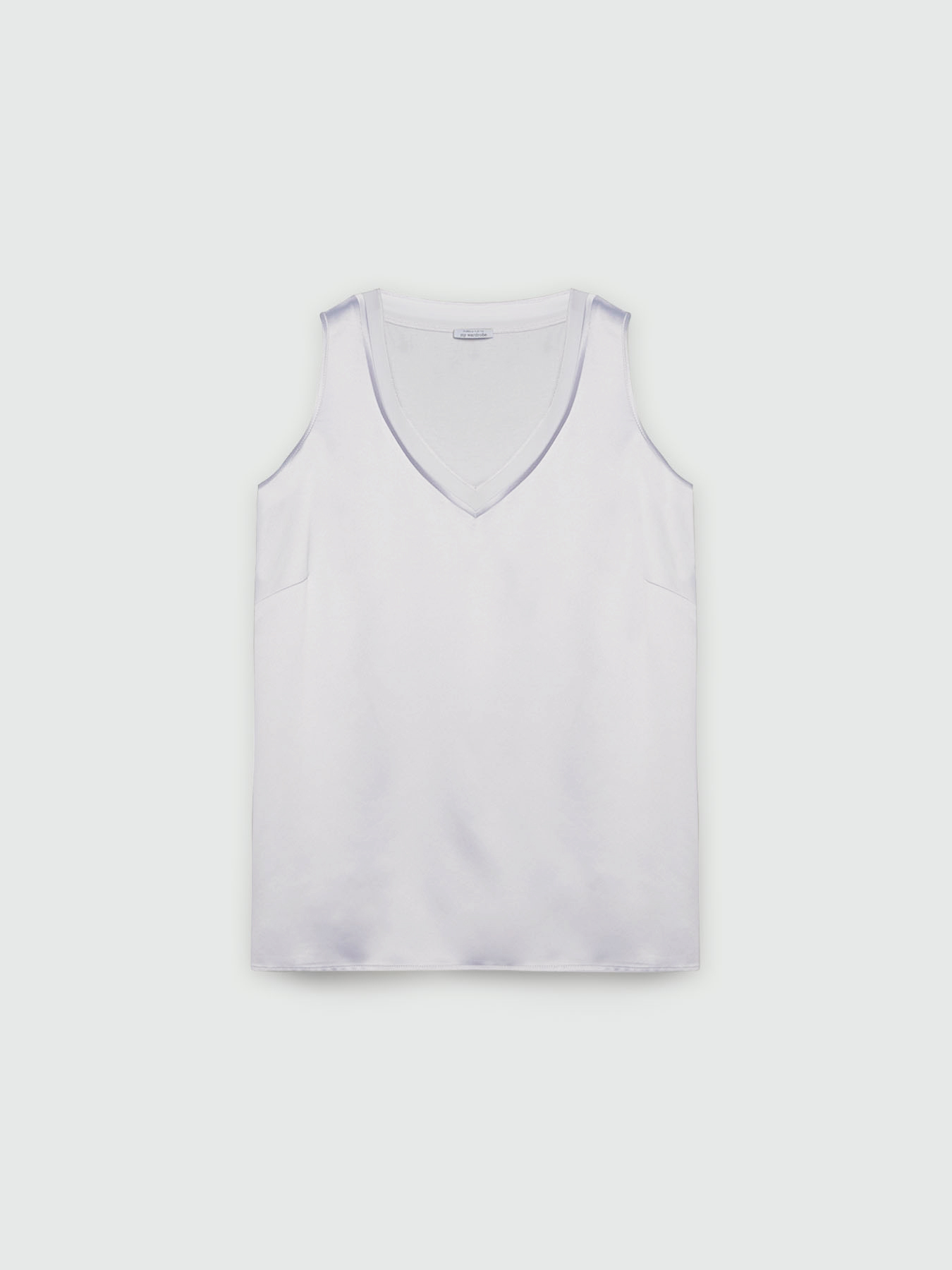 Top de dos tejidos con escote de pico image number 4