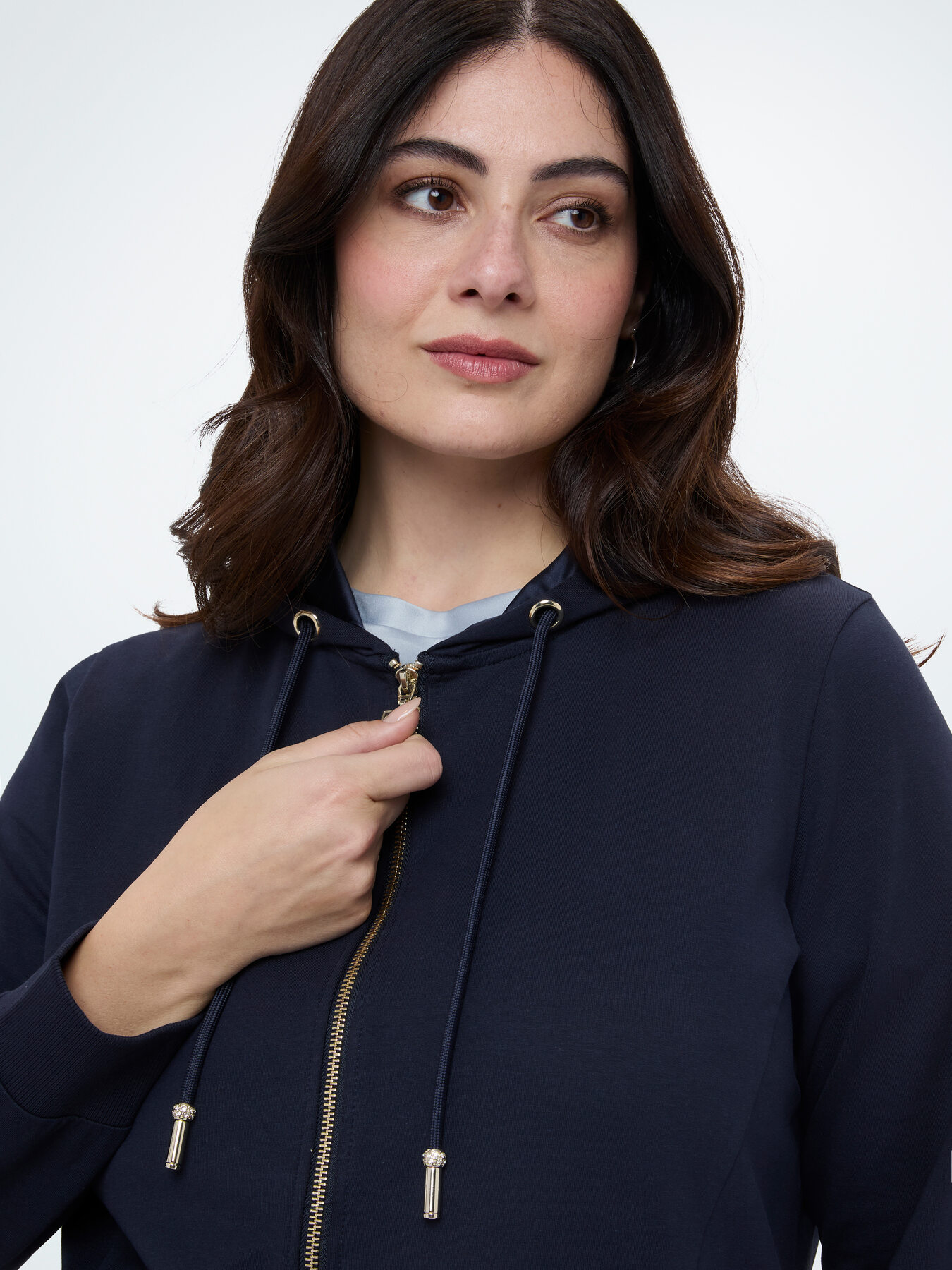 Sudadera con capucha y cremallera image number 3