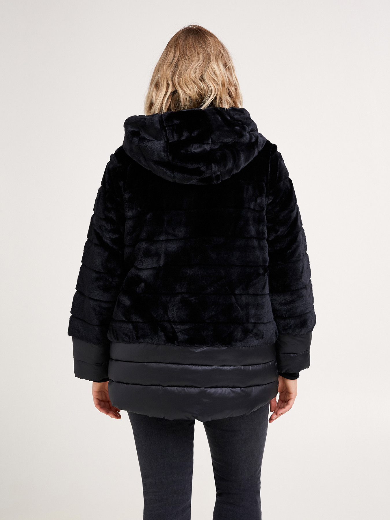 Cazadora de nailon y pelo sint&eacute;tico image number 1