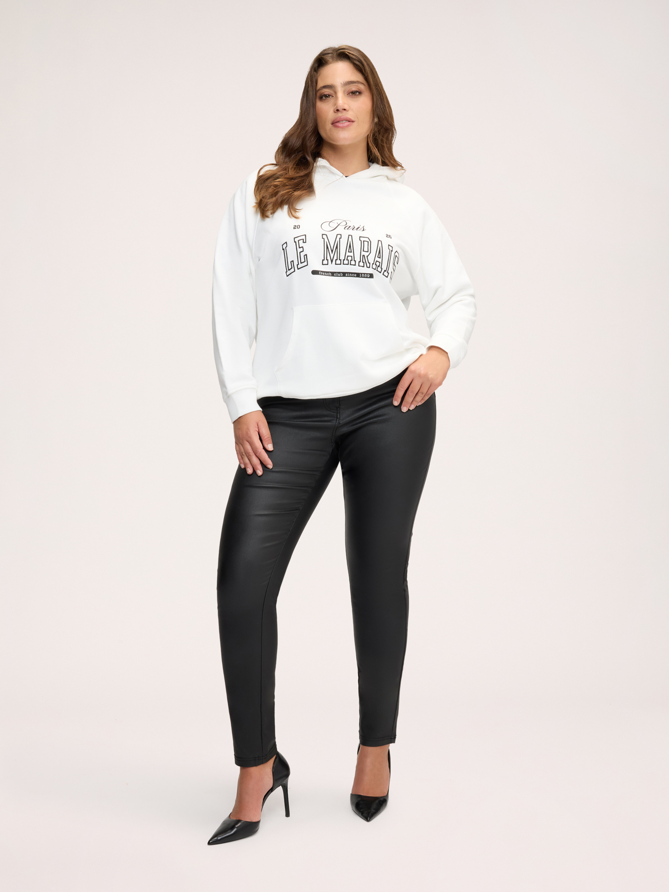 Coated-effect skinny pants image number 2