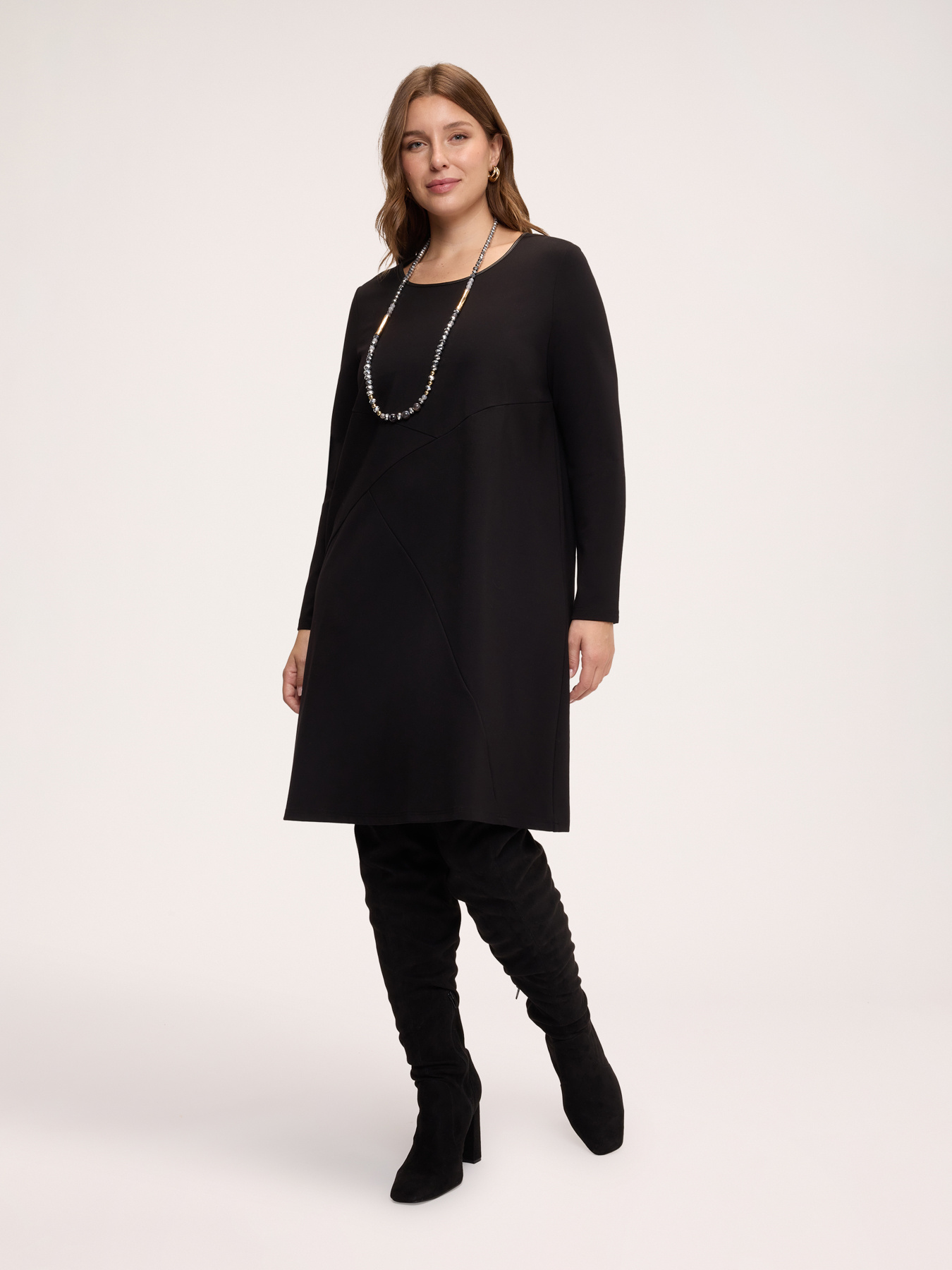 "A"-line wool dress with seams image number 2