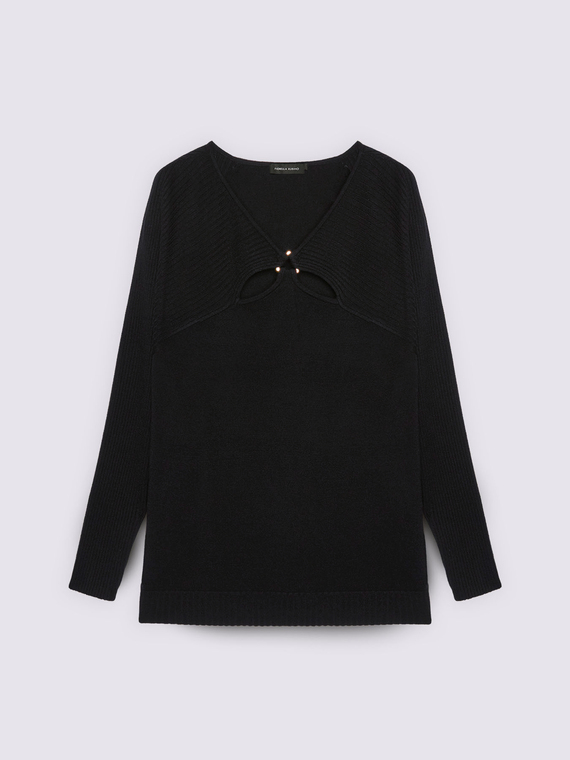 Camiseta con detalles recortados