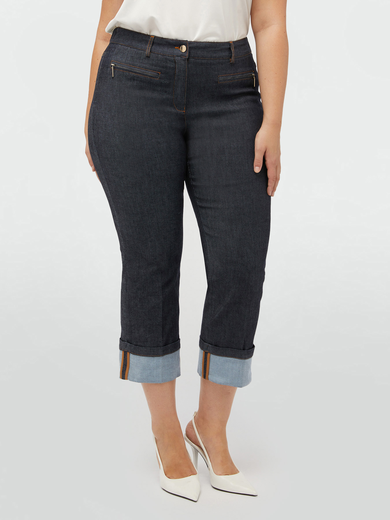 Jeans with jumbo turn-up image number 2