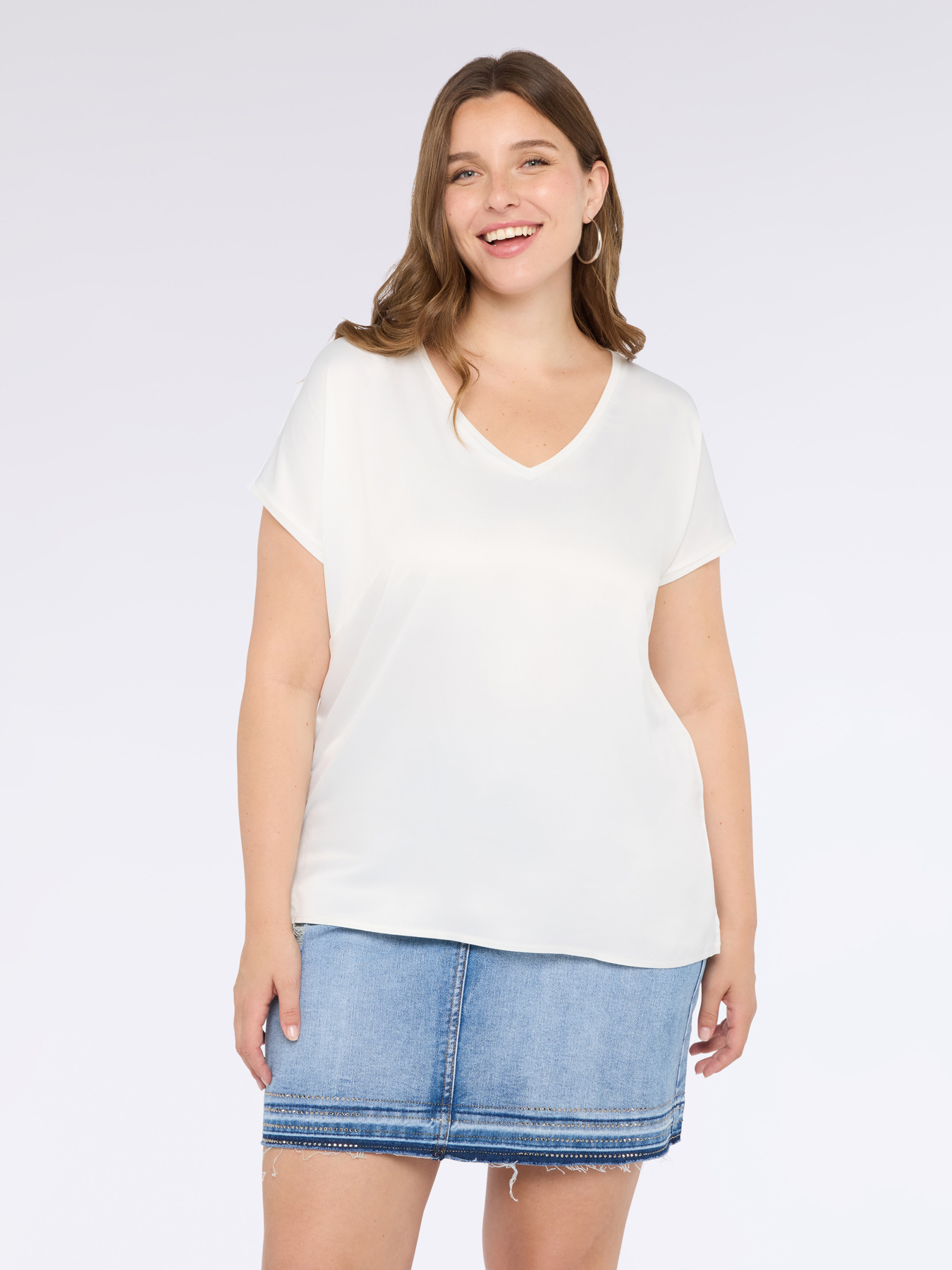 Two-material V-neck T-shirt image number 2