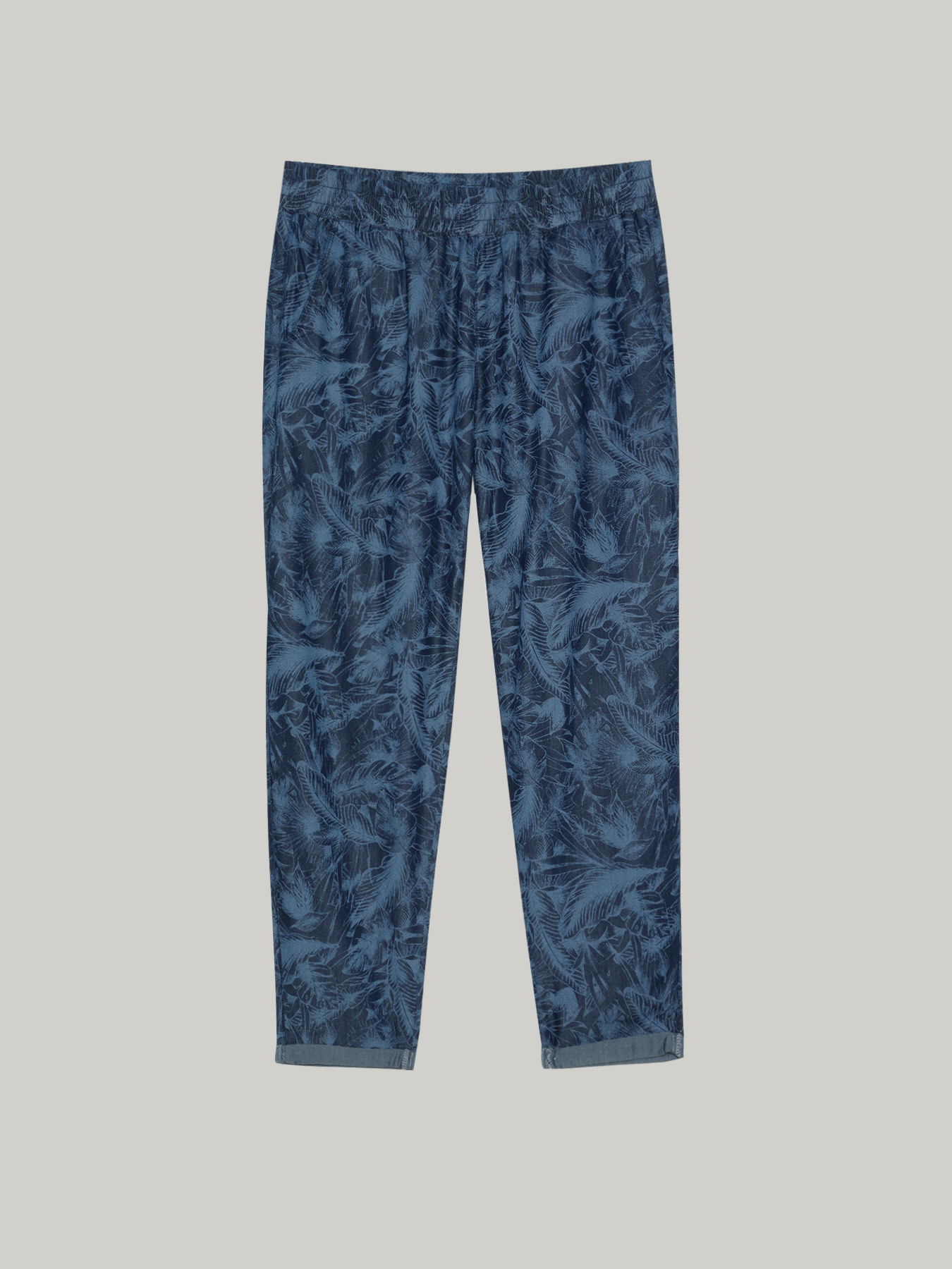 Pantalones joggers dibujo de hojas image number 3