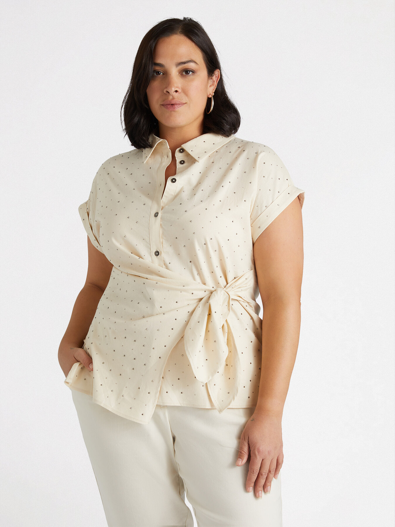 Camisa con tachuelas y nudo lateral image number 2