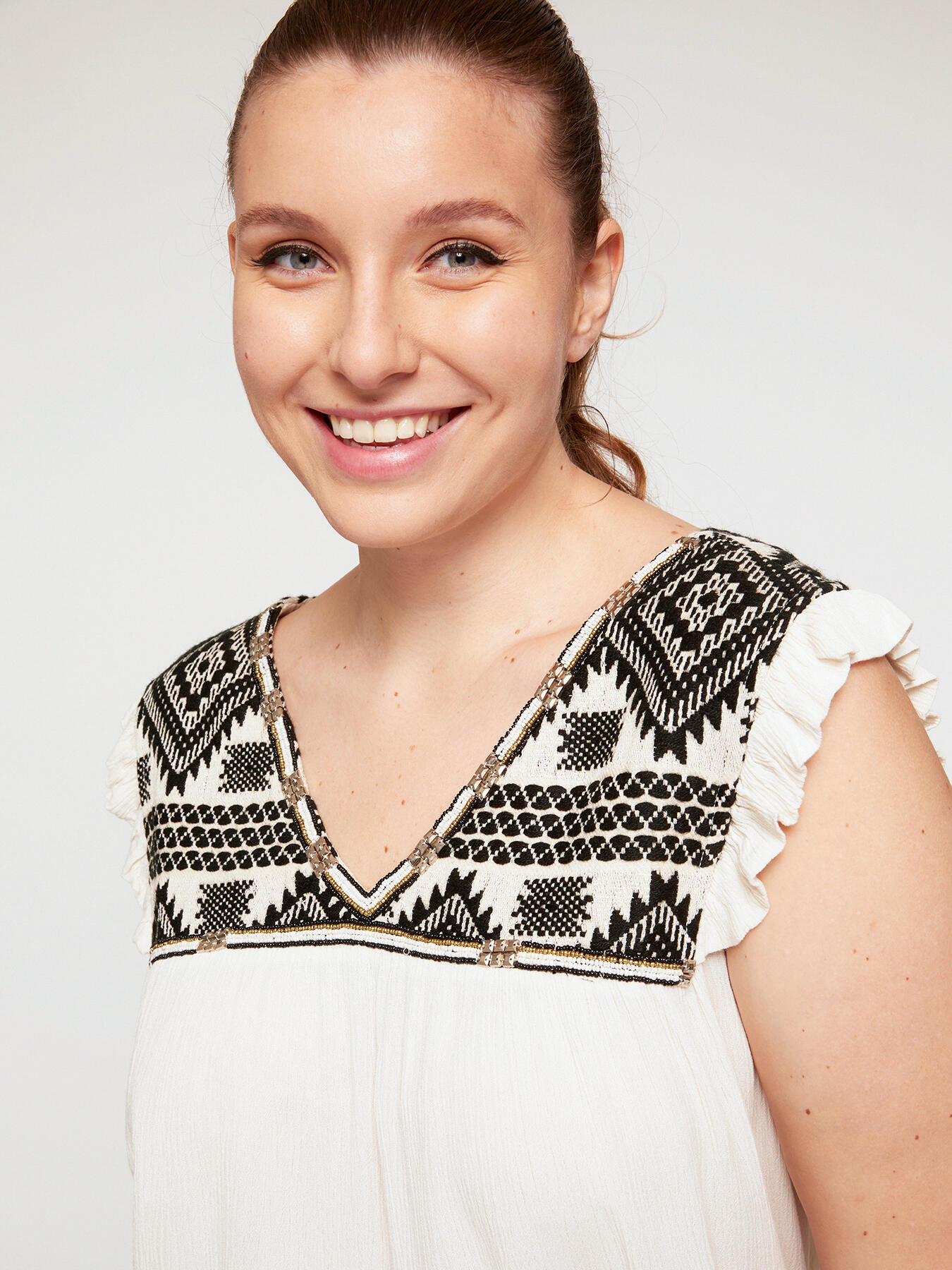 Top avec broderie ethnique image number 2